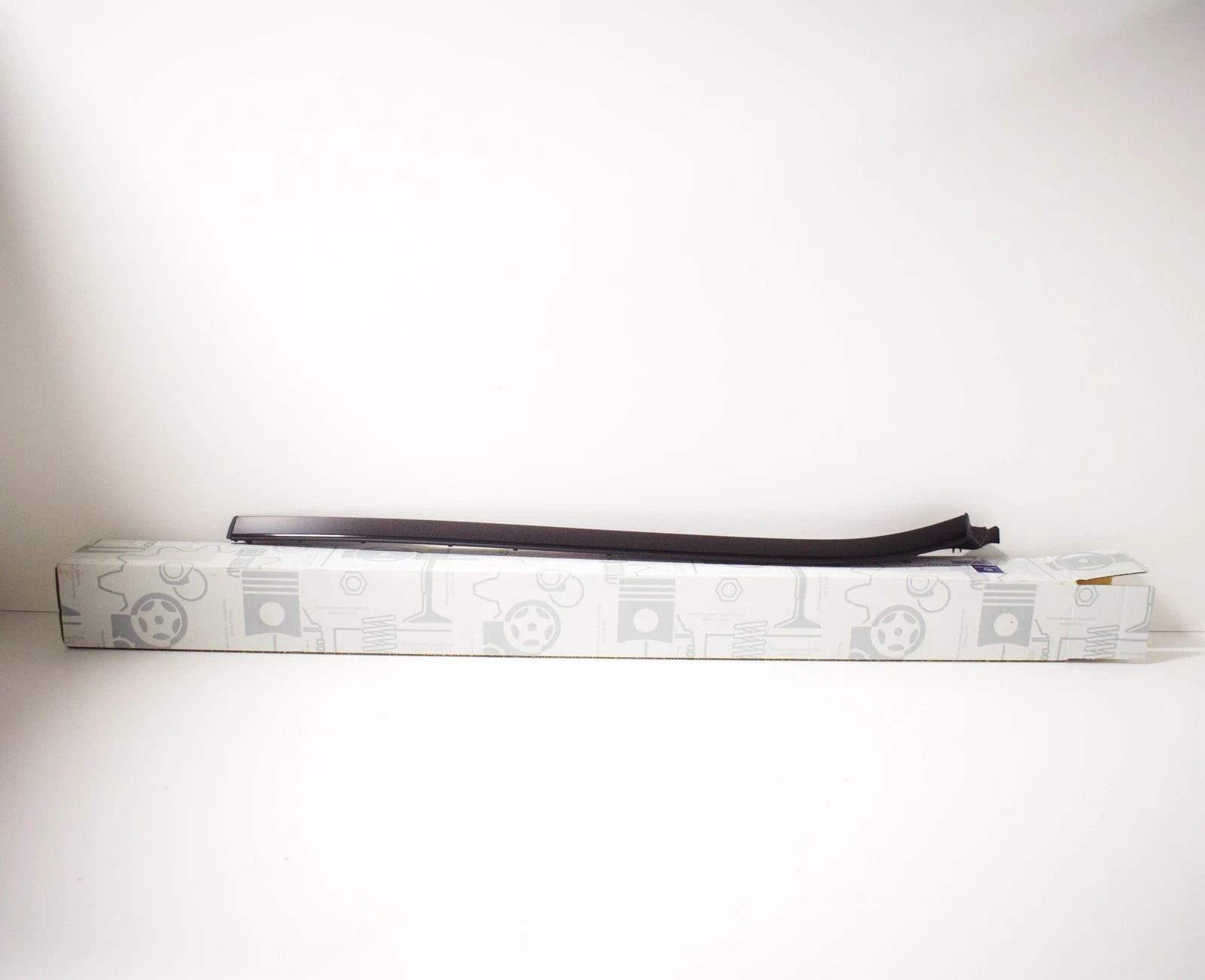 NEW MERCEDES BENZ C A205 RIGHT WATER DEFLECTOR A2056901882