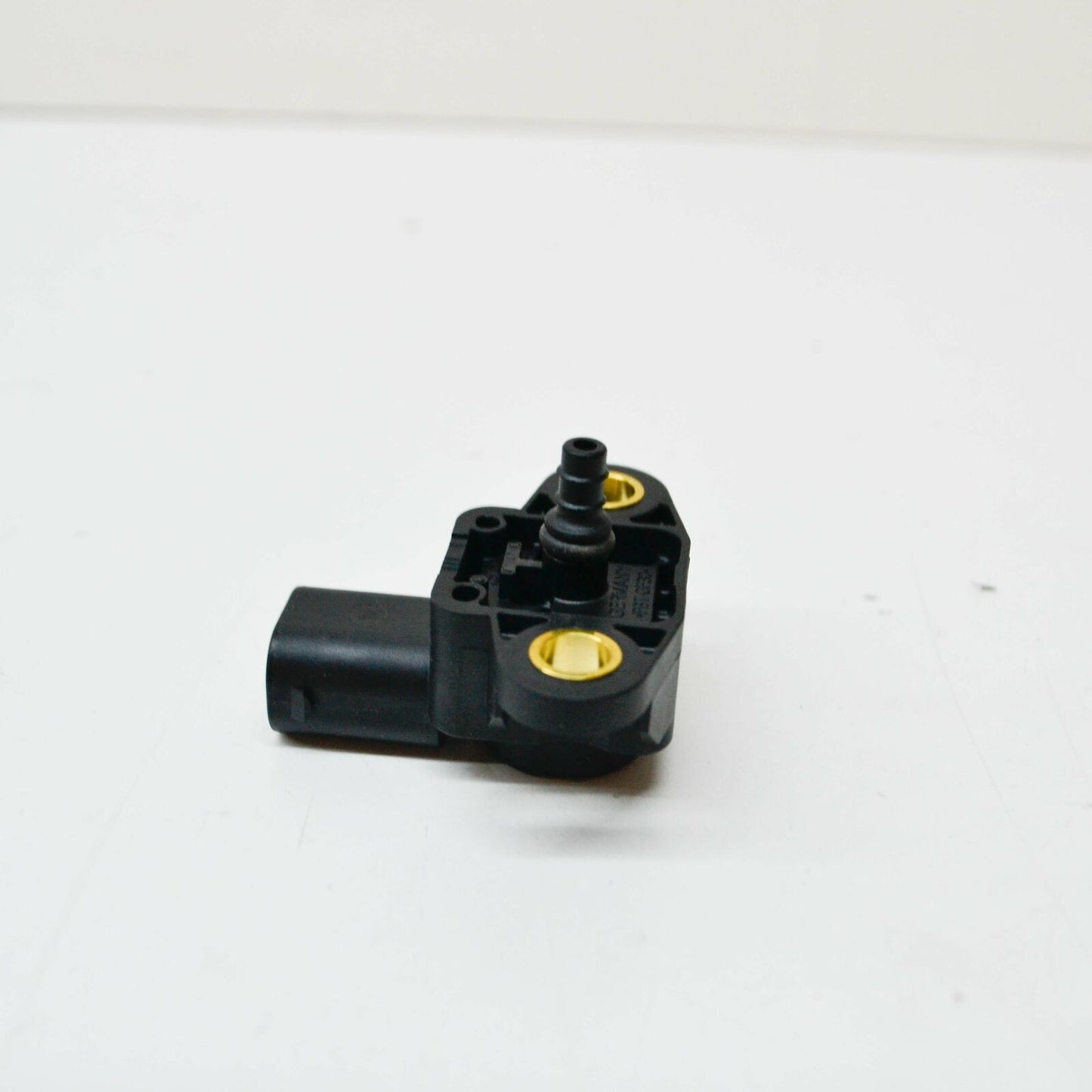 NEW MERCEDES-BENZ CLA C117 AIR LINE PRESSURE SENSOR A0061539728 ORIGINAL