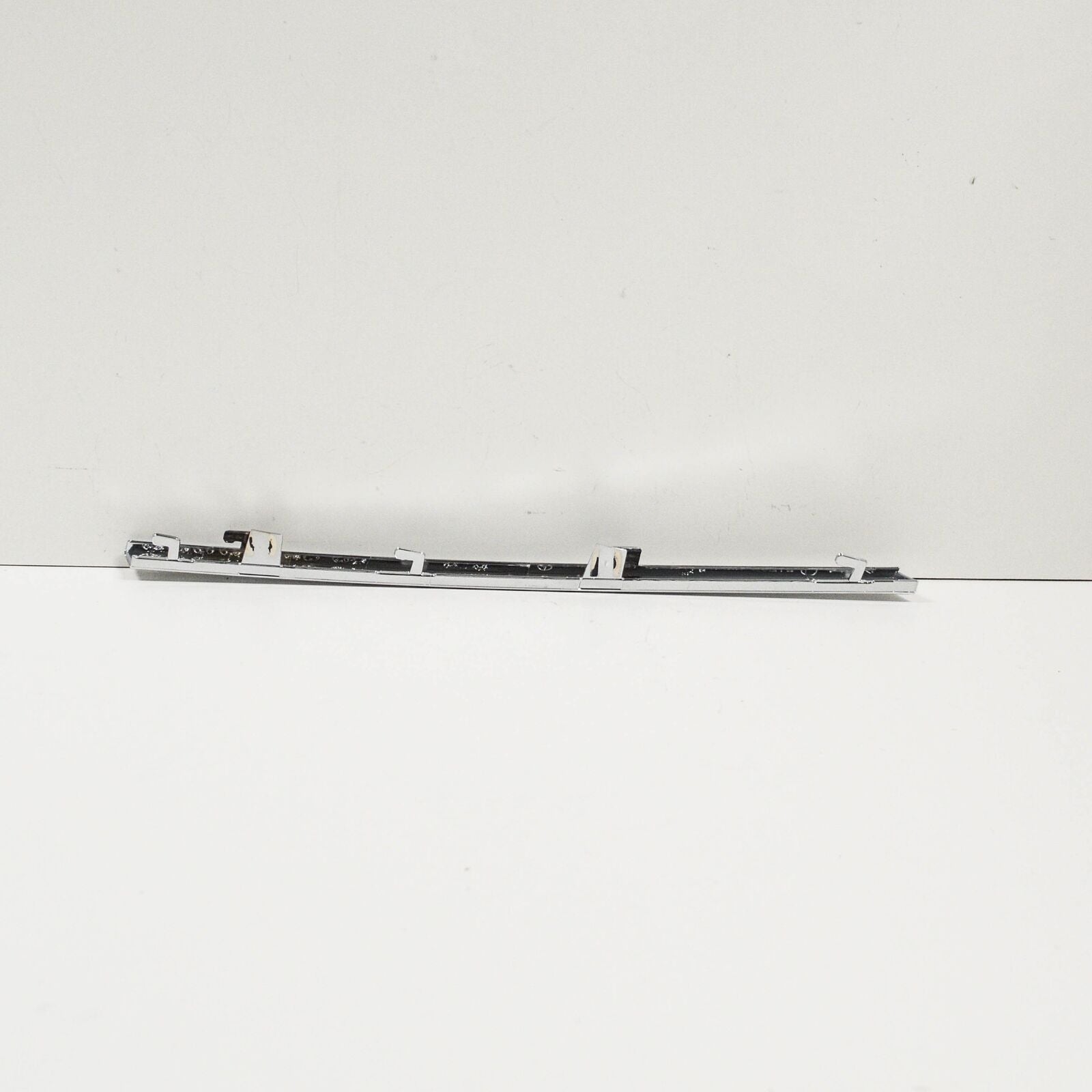 NEW MB M W164 FRONT RADIATOR GRILLE LEFT GARNISH MOLDING TRIM A164888218