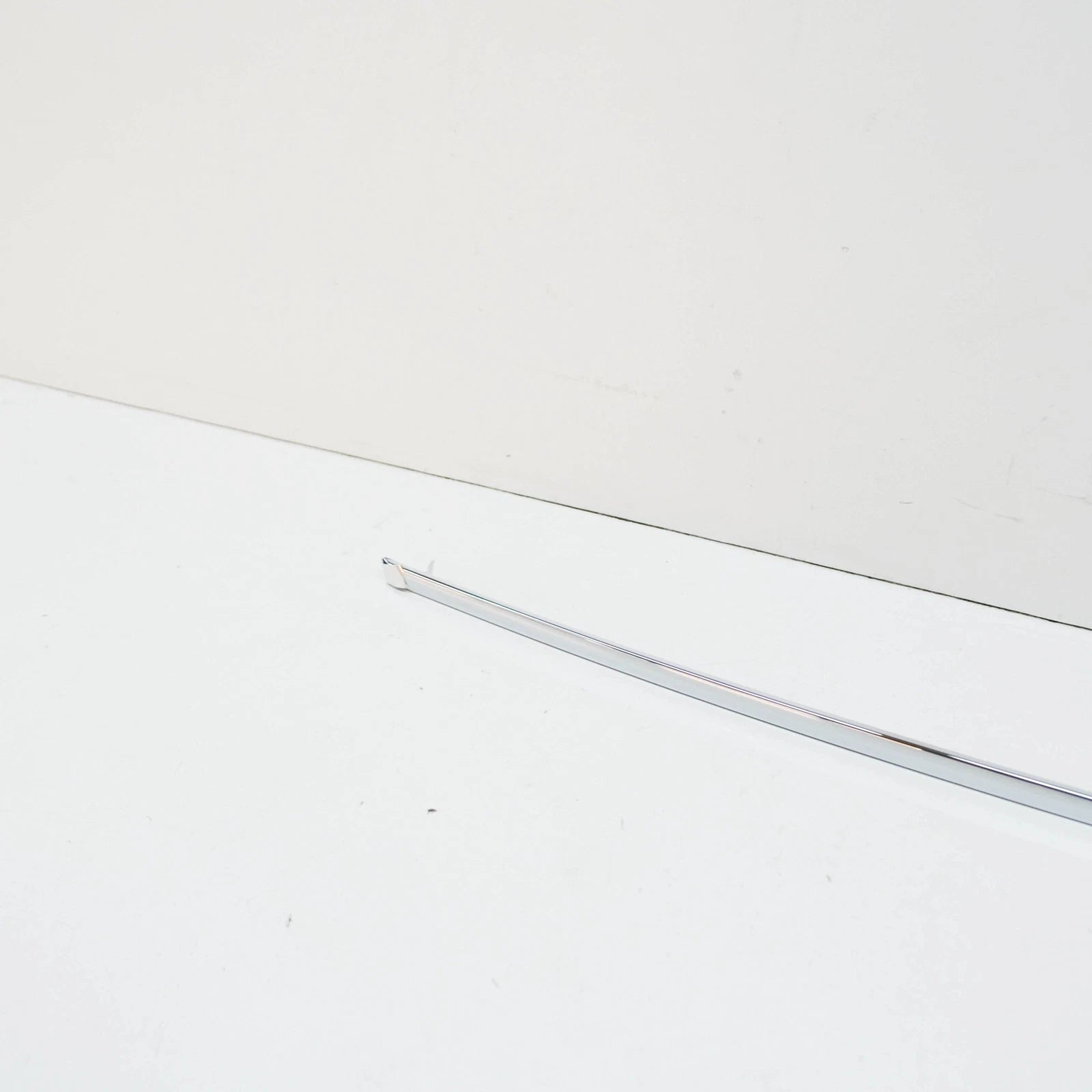 NEW MB C W204 FRONT LEFT DOOR LOWER CHROME MOLDING TRIM A2047200180 ORIGINAL