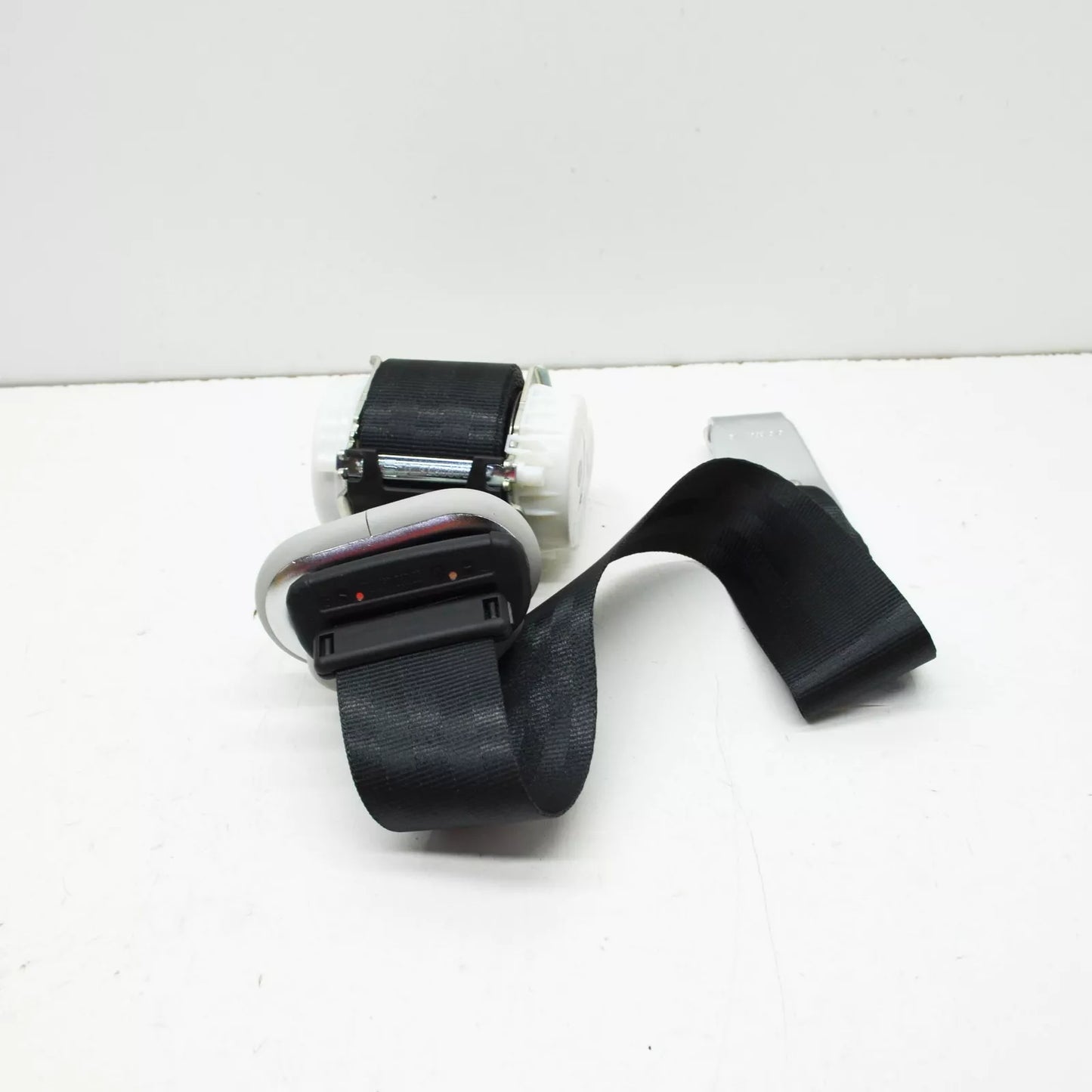 NEW VOLKSWAGEN CADDY SB REAR LEFT SEATBELT 2K5857815ARYV ORIGINAL