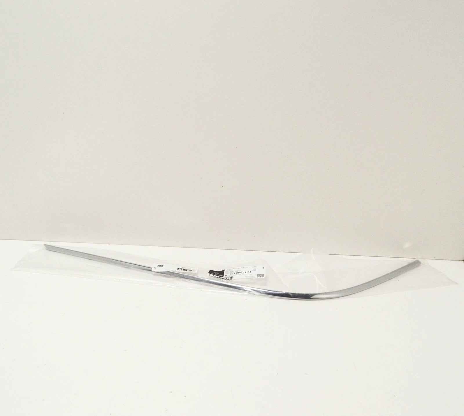 NEW MERCEDES-BENZ C CL203 REAR BUMPER LEFT CHROME MOLDING A2038858921