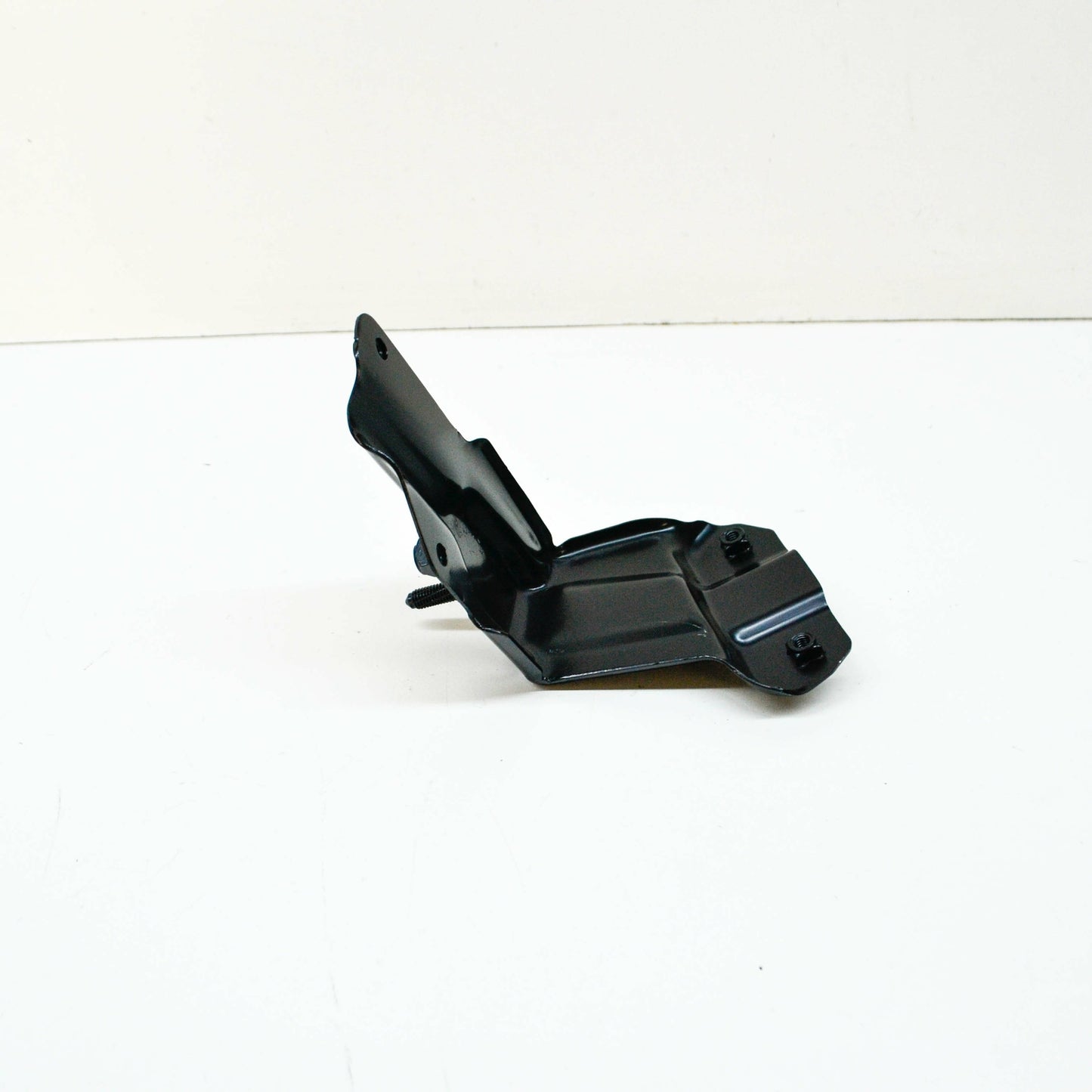 NEW VW GOLF PLUS MK5 5M FRONT LEFT FENDER HOLDER BRACKET 5M0821135 ORIGINAL