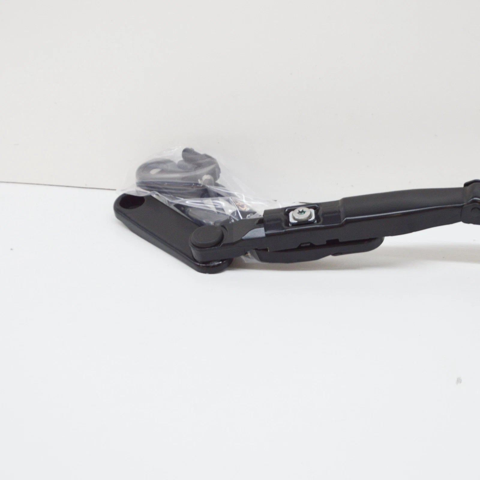 NEW BMW 7 E65 E66 E67 RIGHT WINDSHIELD WIPER ARM RHD 61617208692 7208692