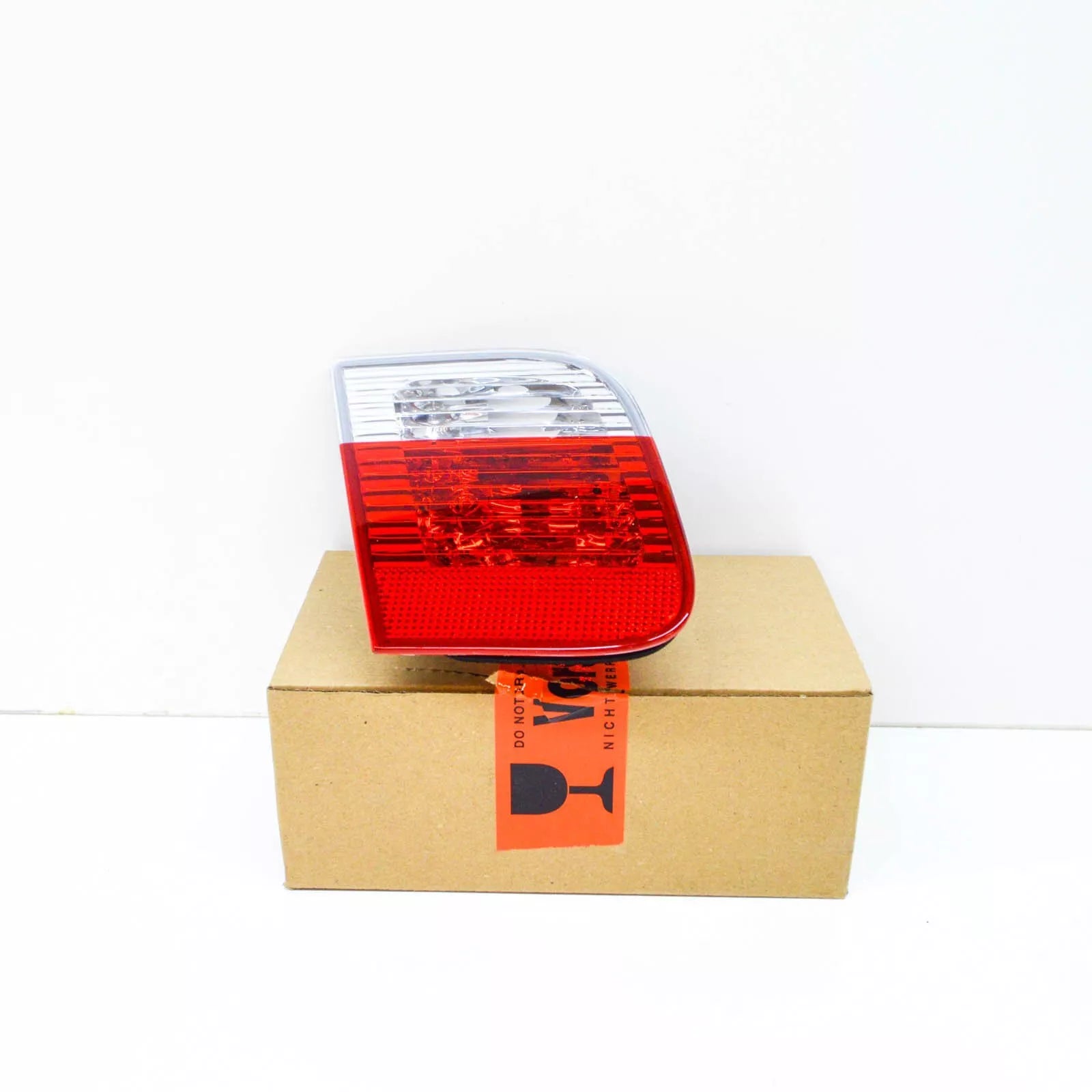 NEW BMW 3 E46 REAR TRUNK LID LEFT TAIL LIGHT 63216910537 ORIGINAL