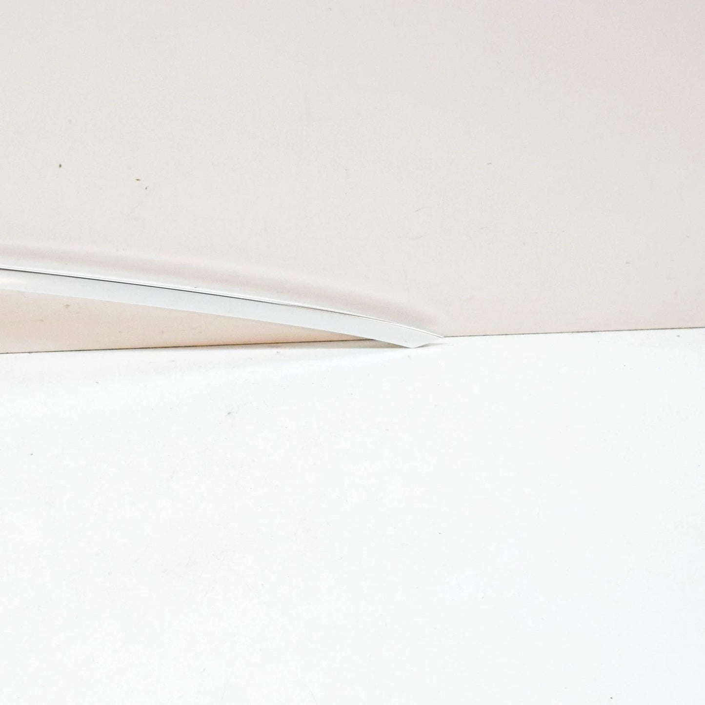 NEW MERCEDES-BENZ S W222 FRONT RIGHT DOOR WINDOW MOLDING A2226989600 2019NEW