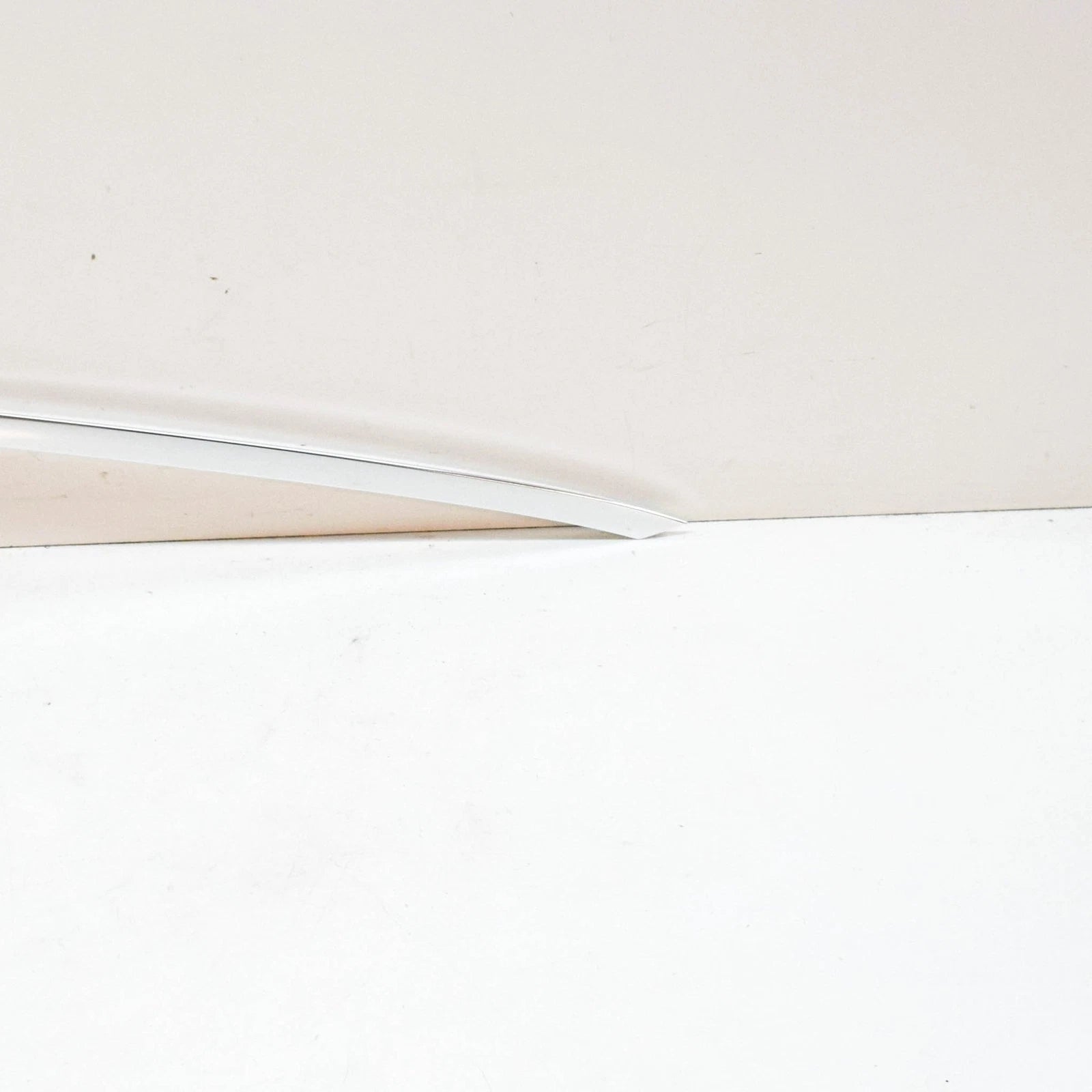 NEW MERCEDES-BENZ S W222 FRONT RIGHT DOOR WINDOW MOLDING A2226989600 2019NEW