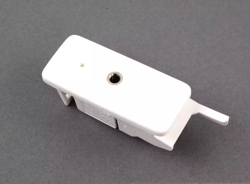 NEW VOLKSWAGEN GOLF 1K MK5 AUX IN-SOCKET 1K0035724B ORIGINAL