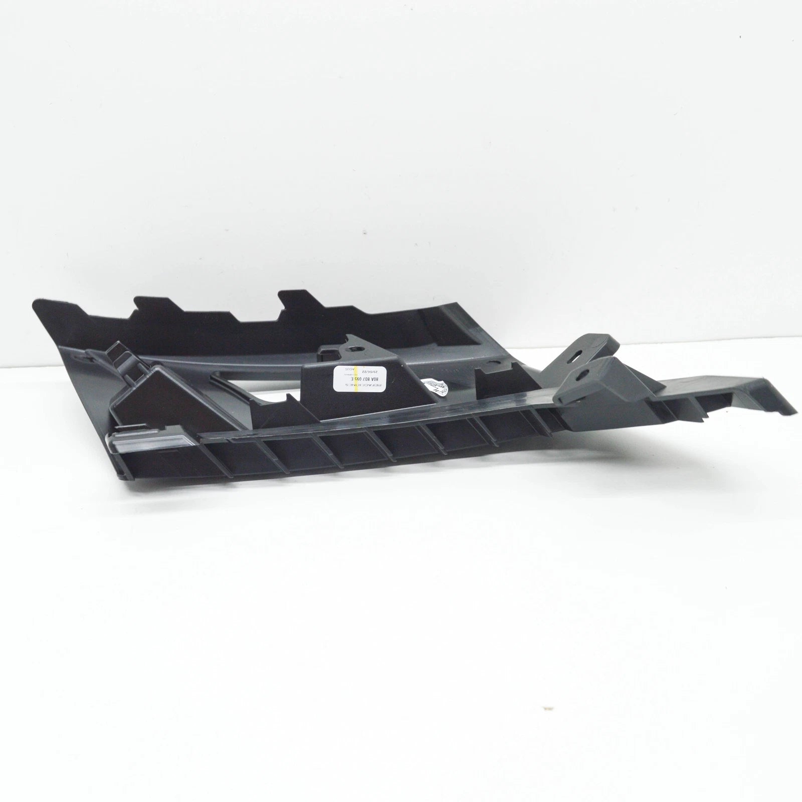 NEW AUDI Q5 FY 80A FRONT BUMPER LEFT CLOSING ELEMENT 80A807095E