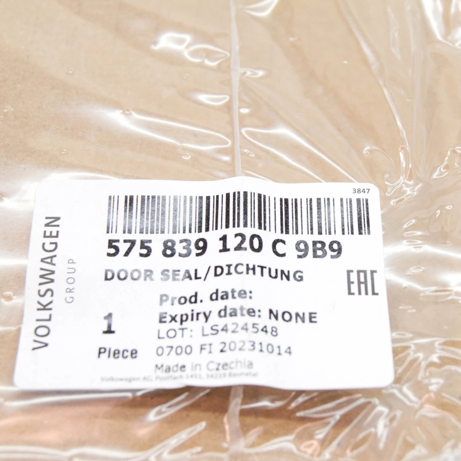 NEW SKODA KAROQ NU REAR RIGHT LOWER DOOR SEAL RUBBER 575839120C9B9 ORIGINAL