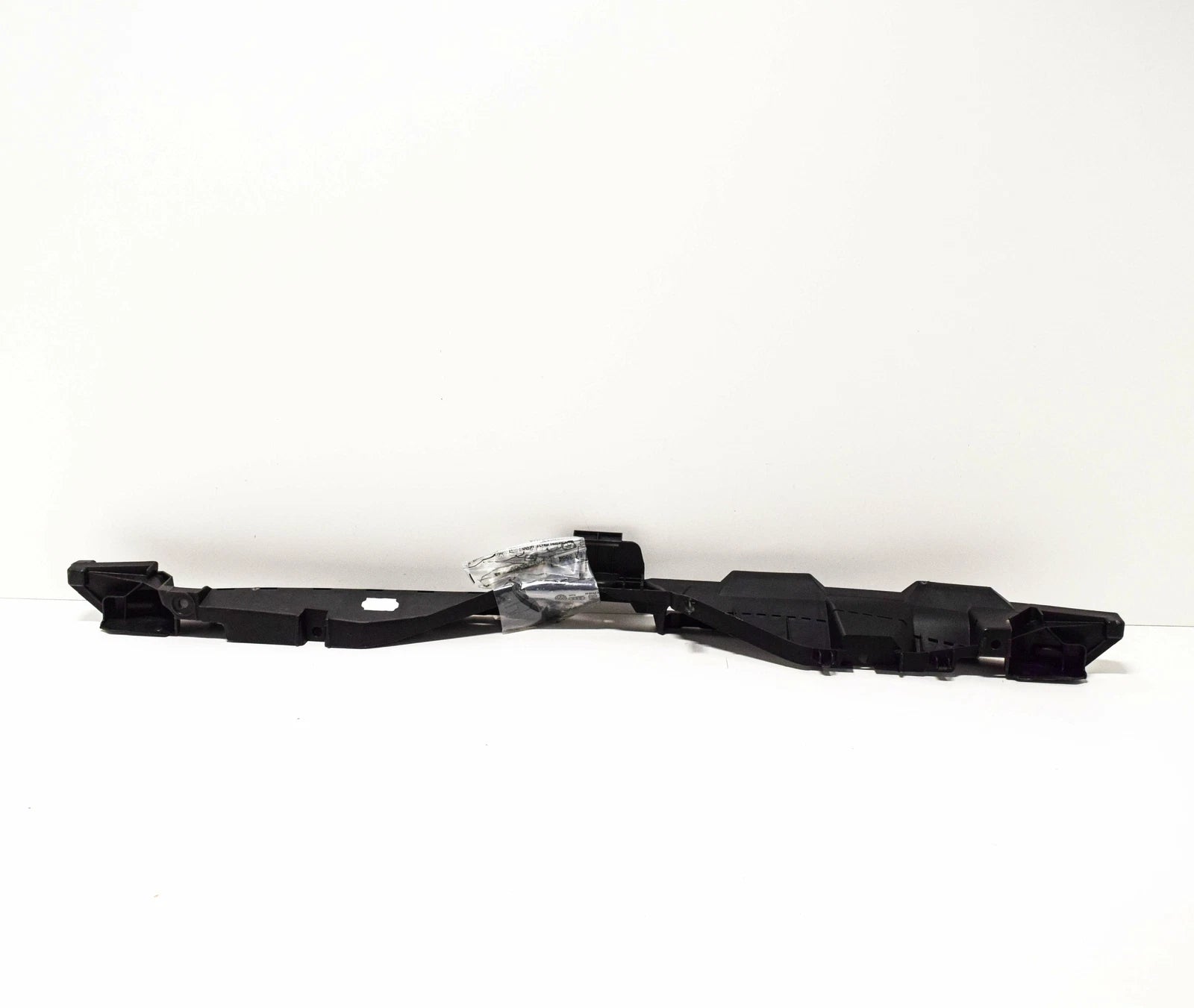 NEW VW SCIROCCO MK3 FRONT CENTER RADIATOR GRILLE SUPPORT 1K8805813B