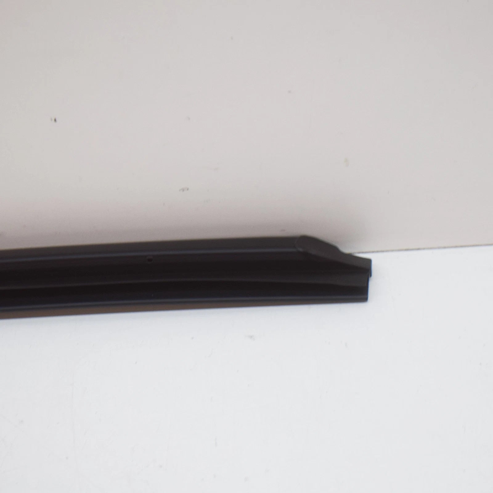 NEW BMW 7 E38 REAR RIGHT DOOR SEALING BETWEEN DOOR/ENTRANCE 51228158188 ORIGINAL