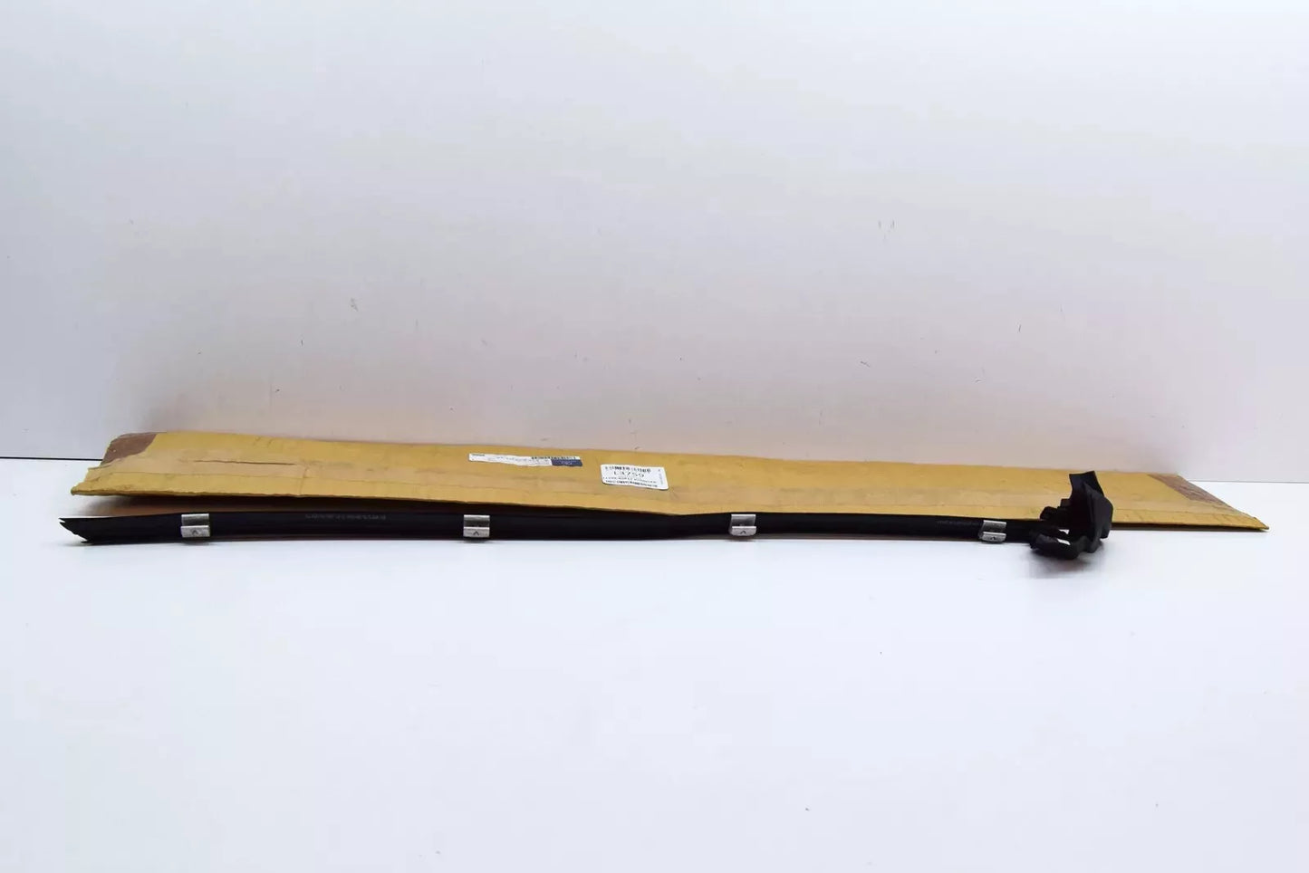 NEW MB CL C215 REAR LEFT SIDE WINDOW OUTSIDE SEALING RAIL A2156700338