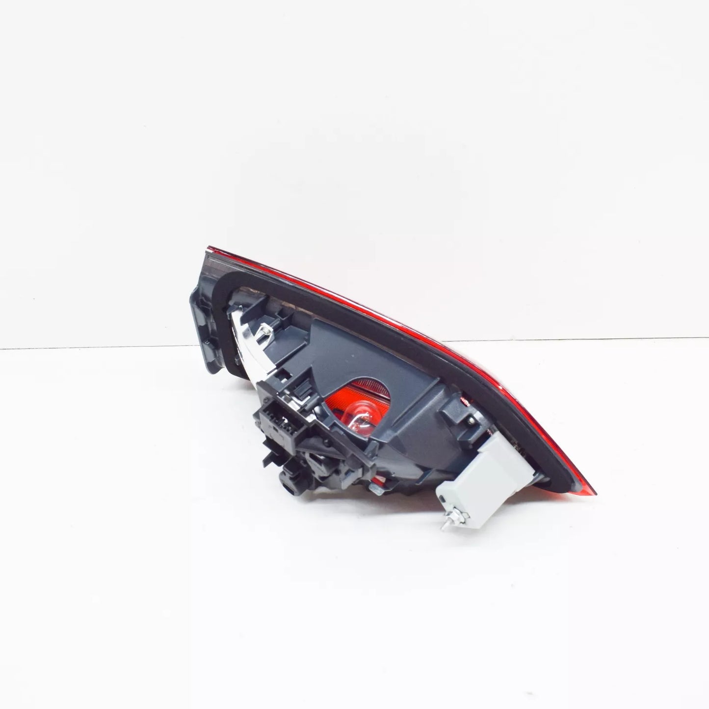 NEW BMW X1 F48 REAR LIGHT IN TRUNK LID LEFT 63217350695