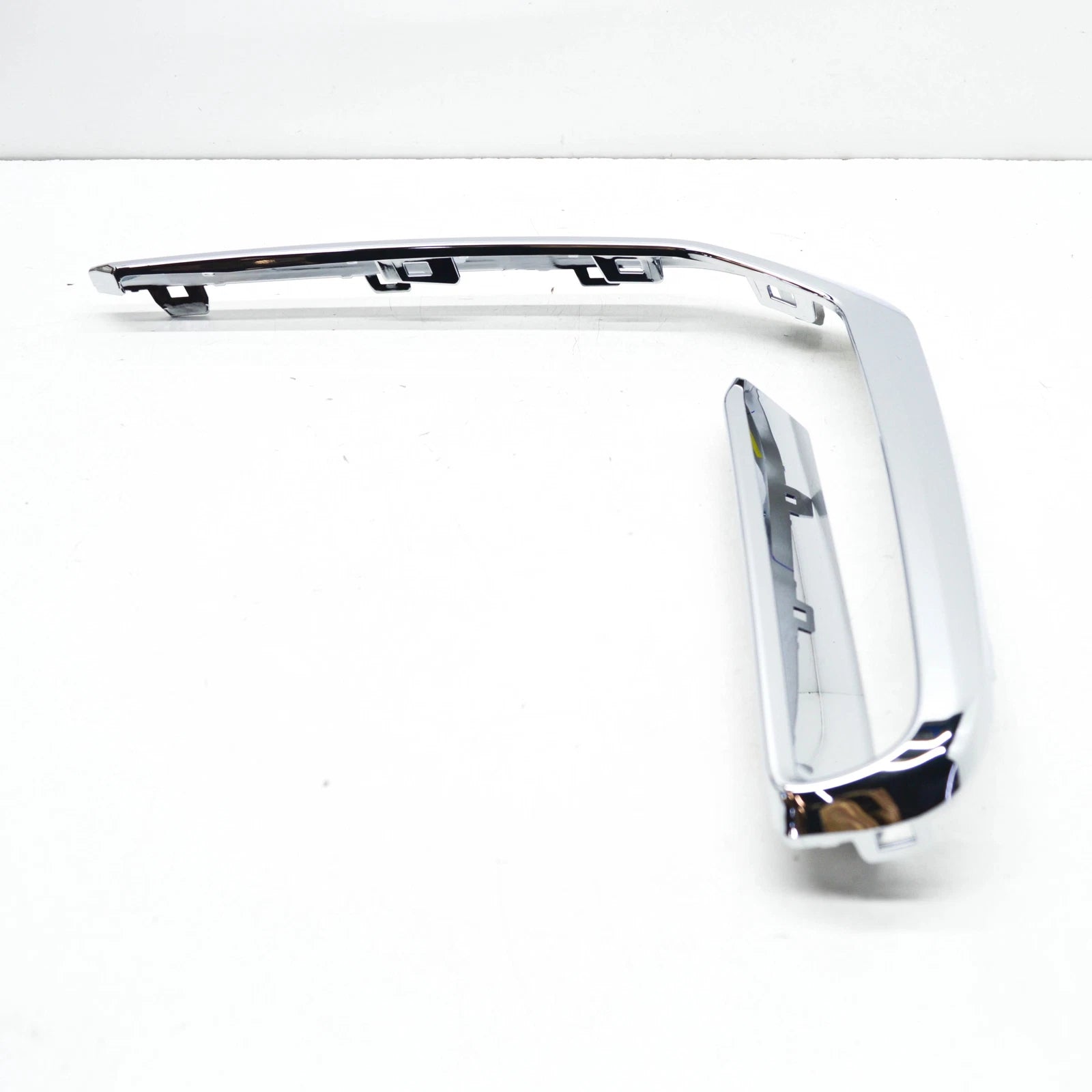 NEW BMW X7 G07 FRONT BUMPER LEFT FINISHER TRIM 51118745739 ORIGINAL