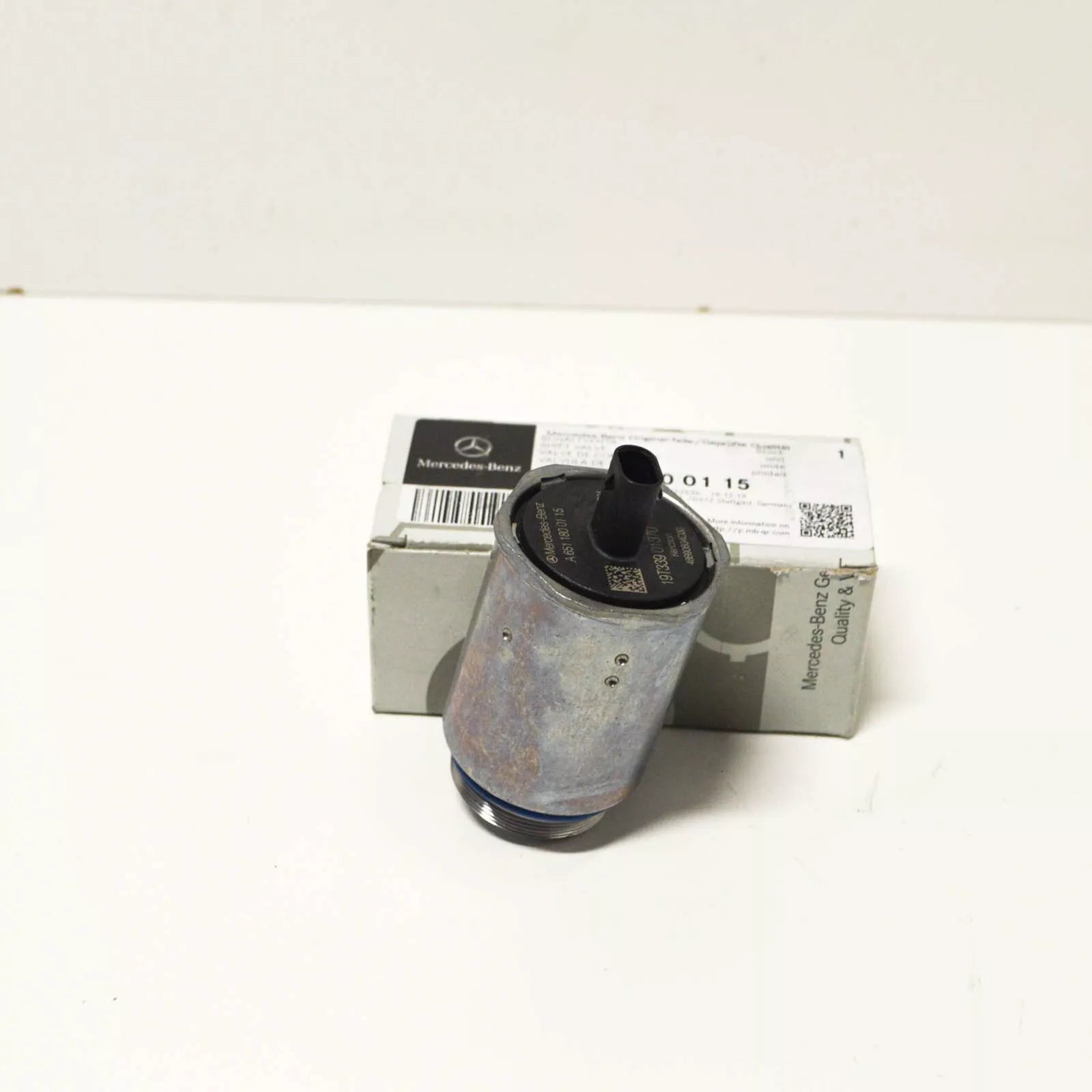 NEW MERCEDES-BENZ E W212 OIL INJECTION SWITCH VALVE A6511800115