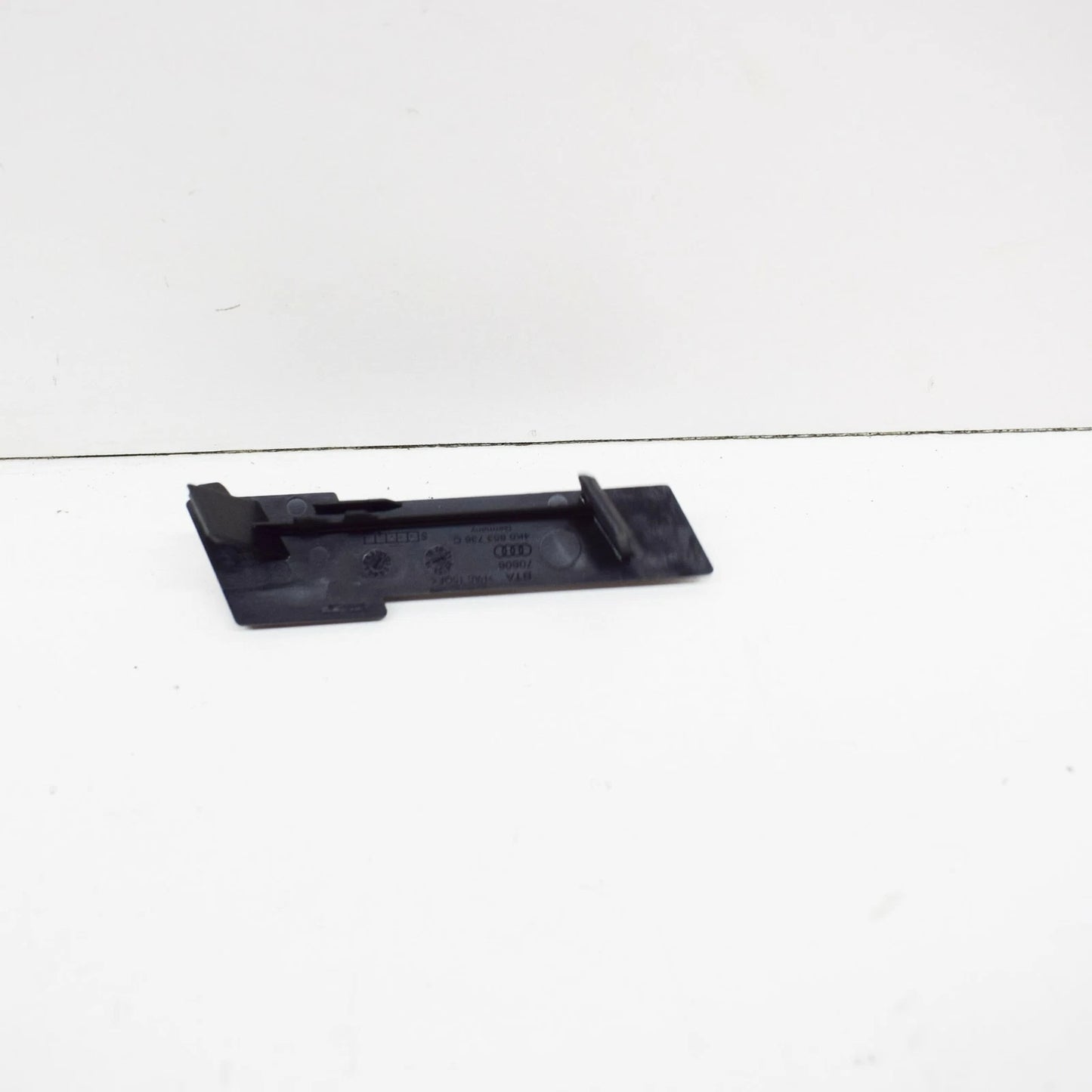 NEW AUDI RS6 C8 FRONT RADIATOR GRILLE BADGE 4K0853736DT94