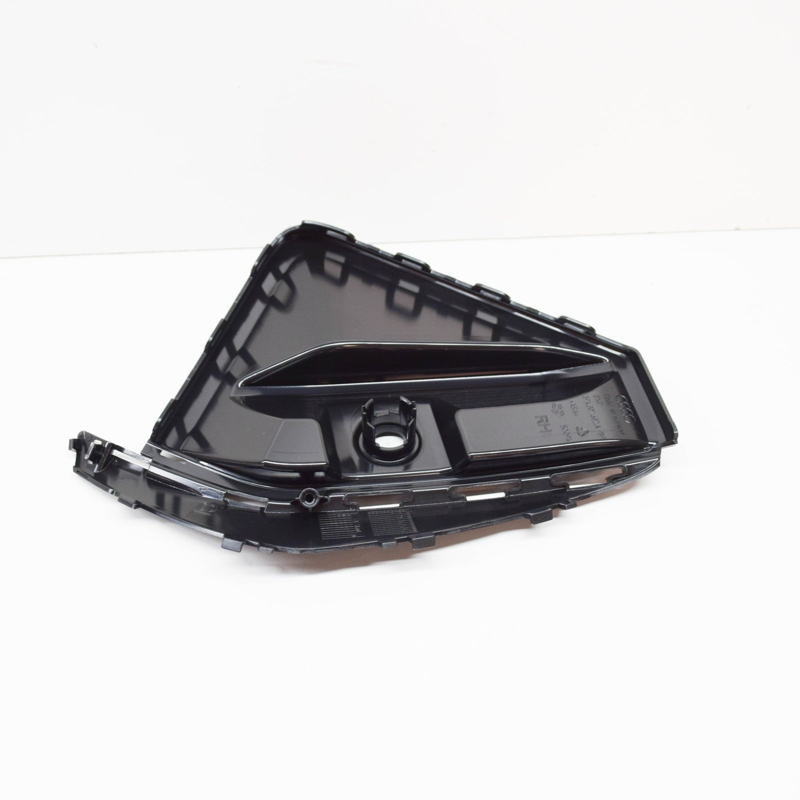 NEW AUDI Q4 E-TRON FRONT BUMPER RIGHT AIR GUIDE GRILLE 89A807682A9B9 ORIGINAL