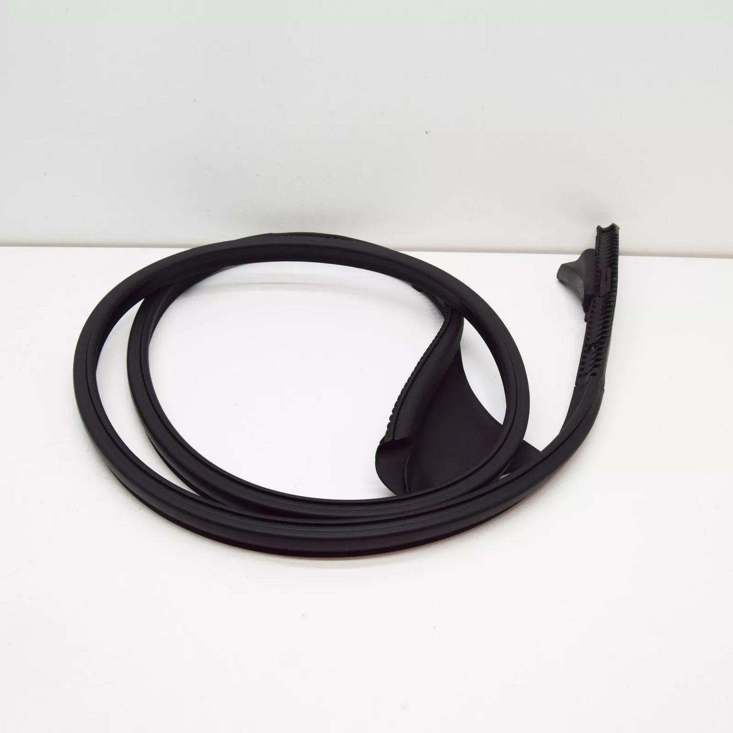 NEW MERCEDES-BENZ CLA COUPE C118 RIGHT ROOF SEAL A1186730600 ORIGINAL