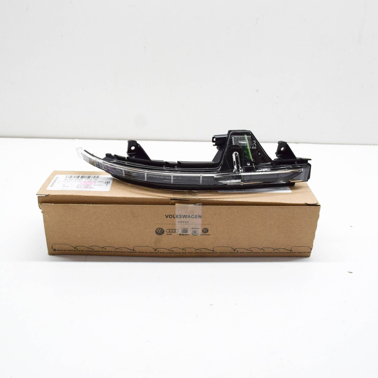 NEW AUDI A7 4G RIGHT WING MIRROR TURN INDICATOR 4G8949102A ORIGINAL