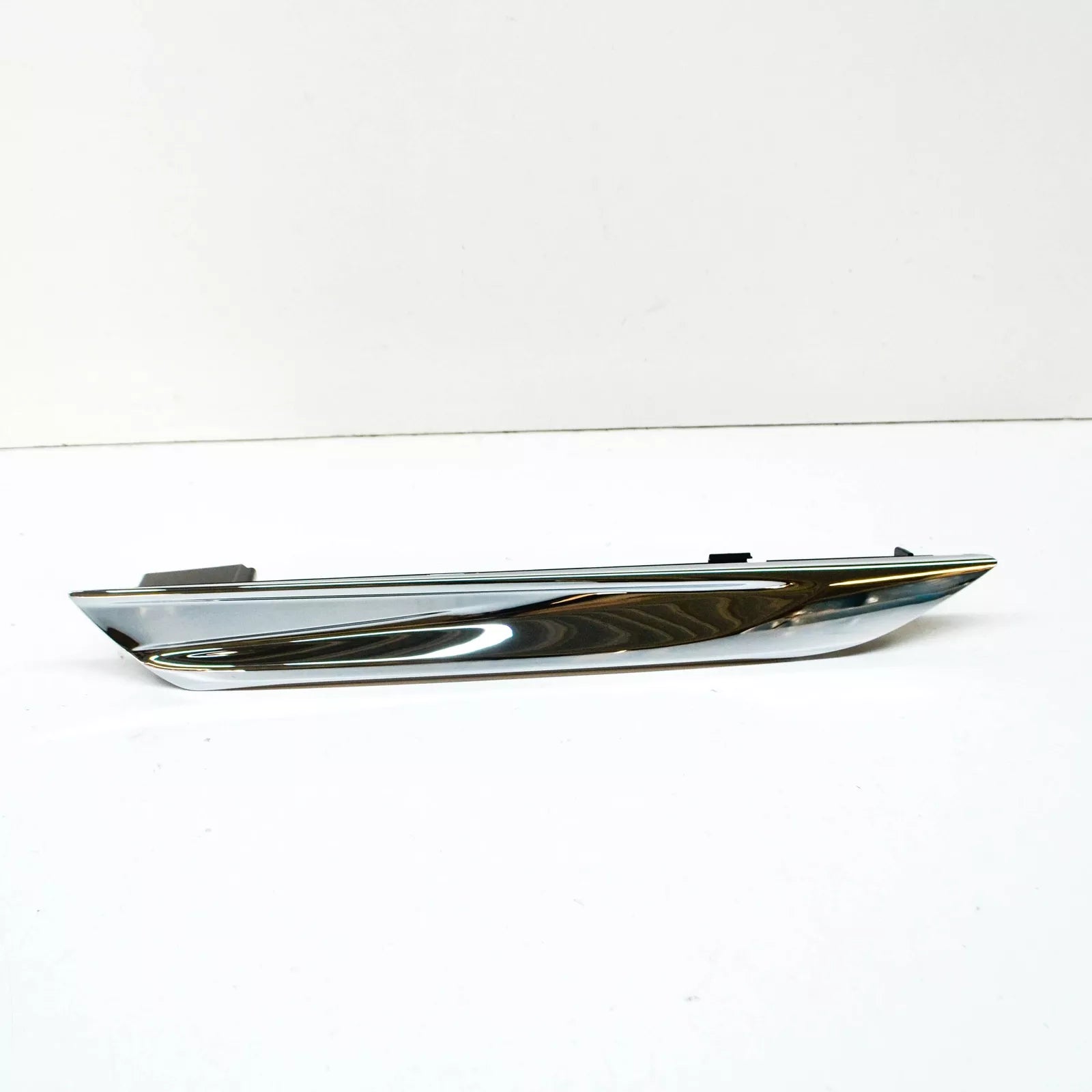 NEW BMW 6 F06 RIGHT WING FENDER MOLDING TRIM 51137370396 7370396 2016 ORIGINAL