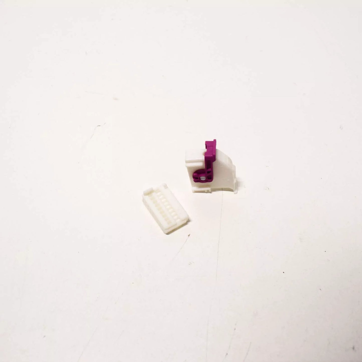 NEW VOLKSWAGEN PHAETON 3D FLAT CONTACT HOUSING 18PIN 5Q0972718B ORIGINAL