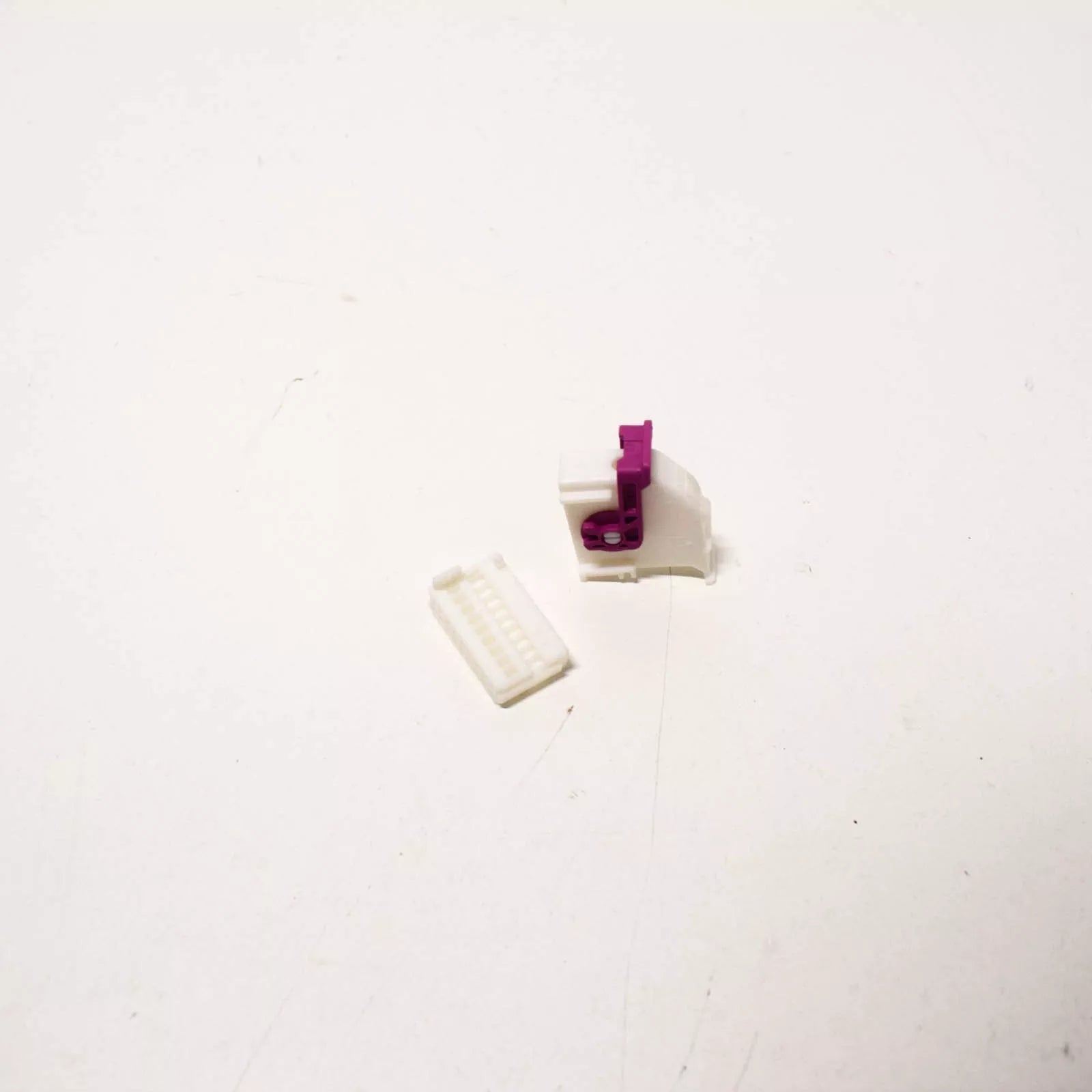 NEW VOLKSWAGEN PHAETON 3D FLAT CONTACT HOUSING 18PIN 5Q0972718B ORIGINAL