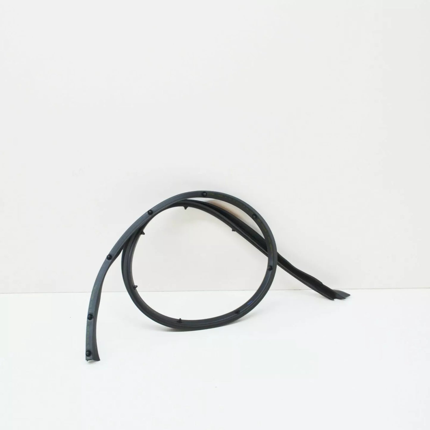 NEW VOLKSWAGEN GOLF MK6 REAR OUTER DOOR SEAL - RIGHT 5K6839700B