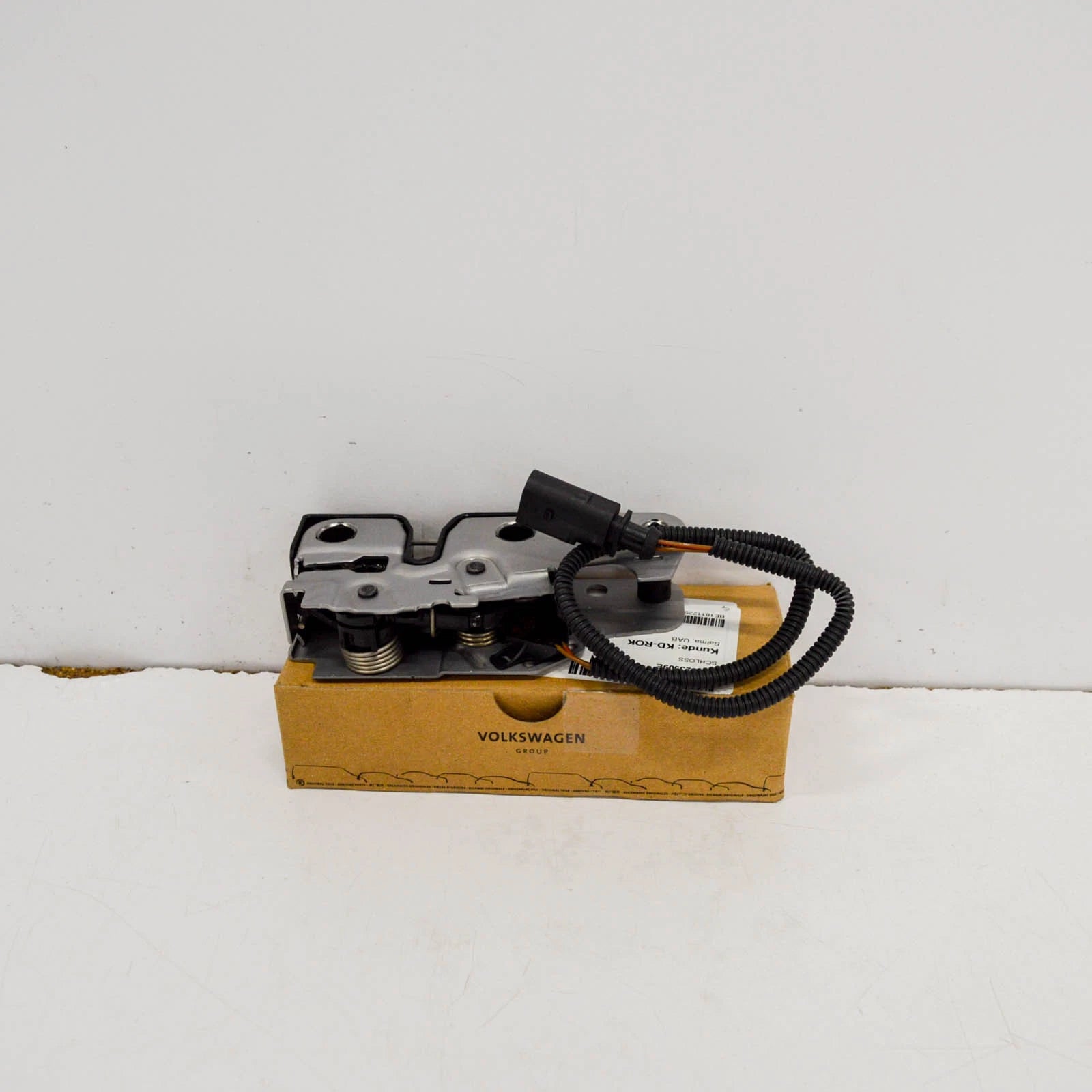 NEW VOLKSWAGEN JETTA MK5 BONNET LOCK 1K1823509E 2008