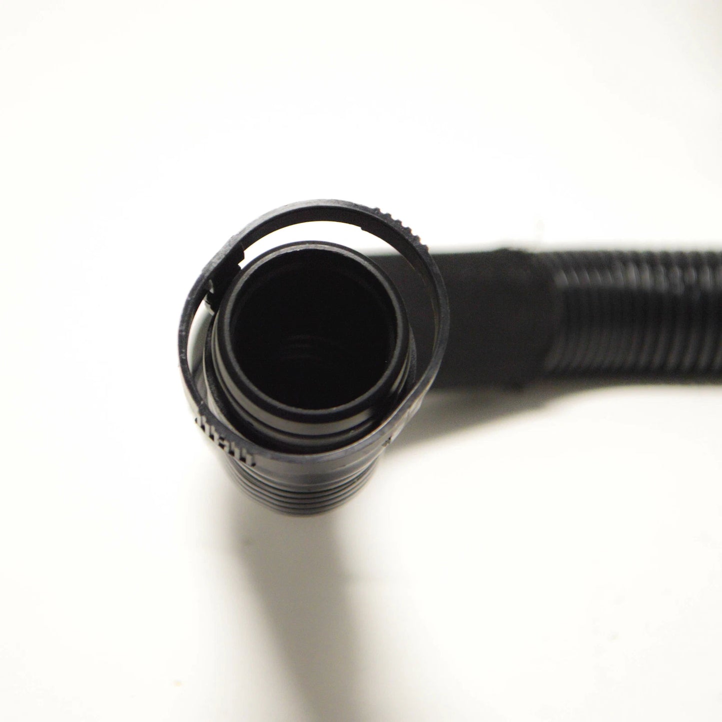 NEW AUDI Q5 8R SECONDARY AIR CONNECTING PIPE HOSE 8R0133817