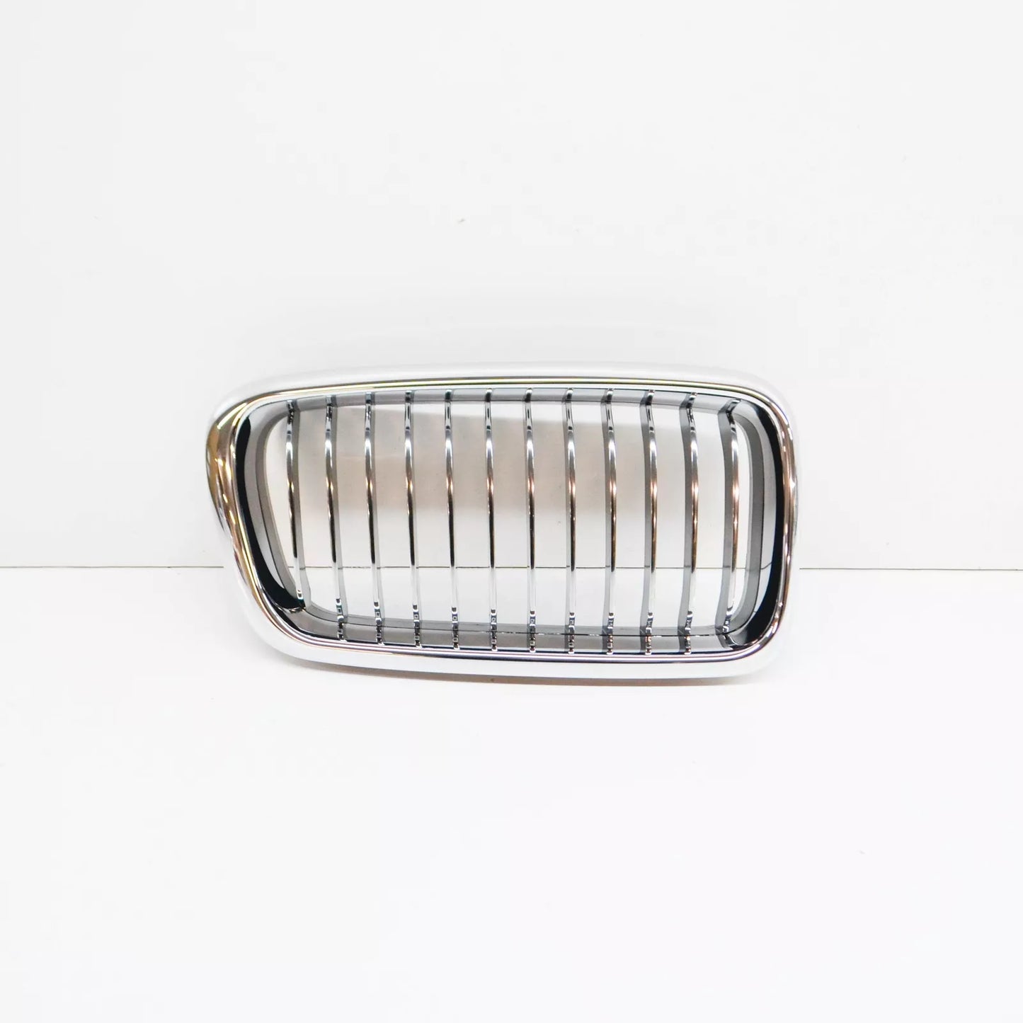NEW BMW E38 FRONT RADIATOR KIDNEY CHROME GRILLE RIGHT 8231596 51138231596