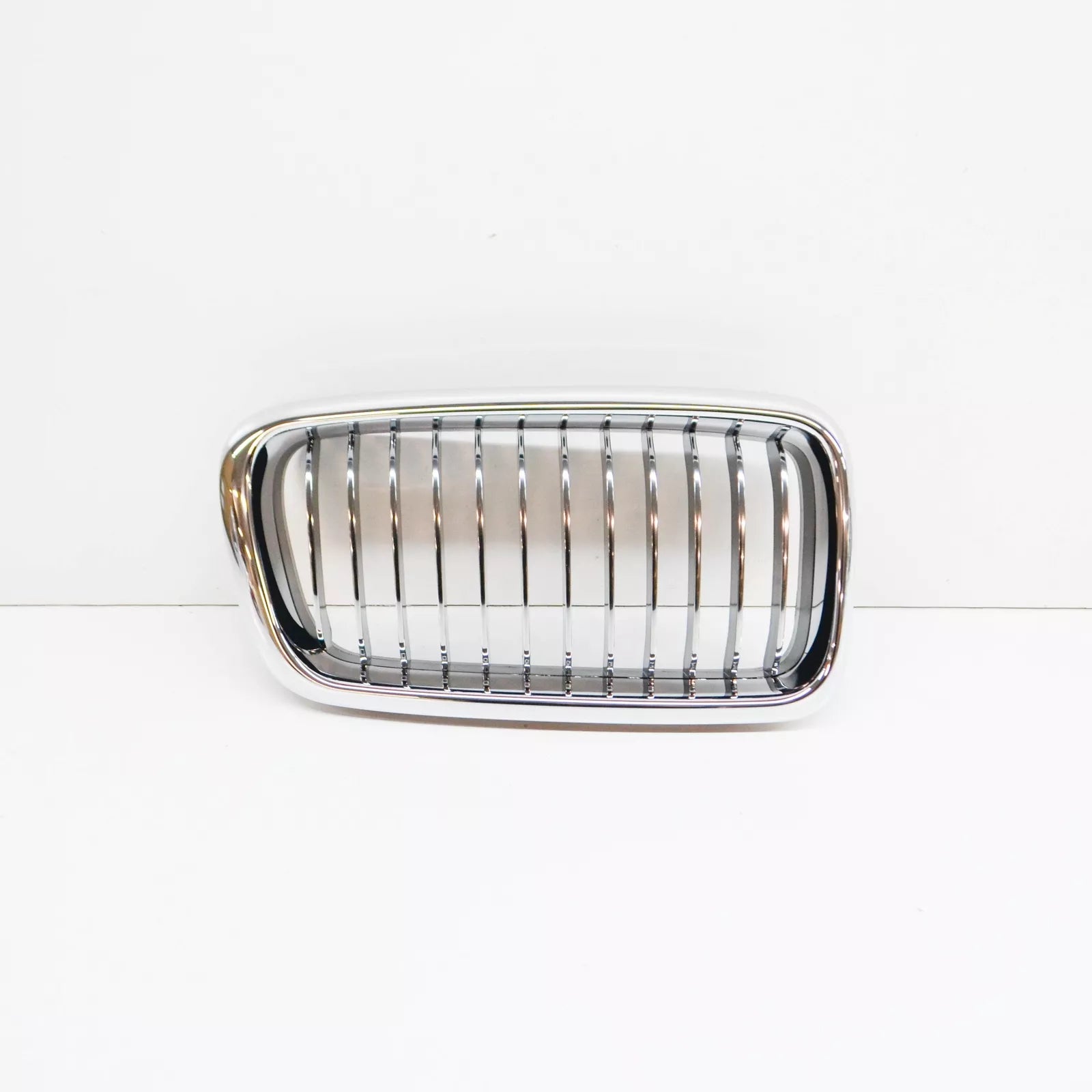 NEW BMW E38 FRONT RADIATOR KIDNEY CHROME GRILLE RIGHT 8231596 51138231596