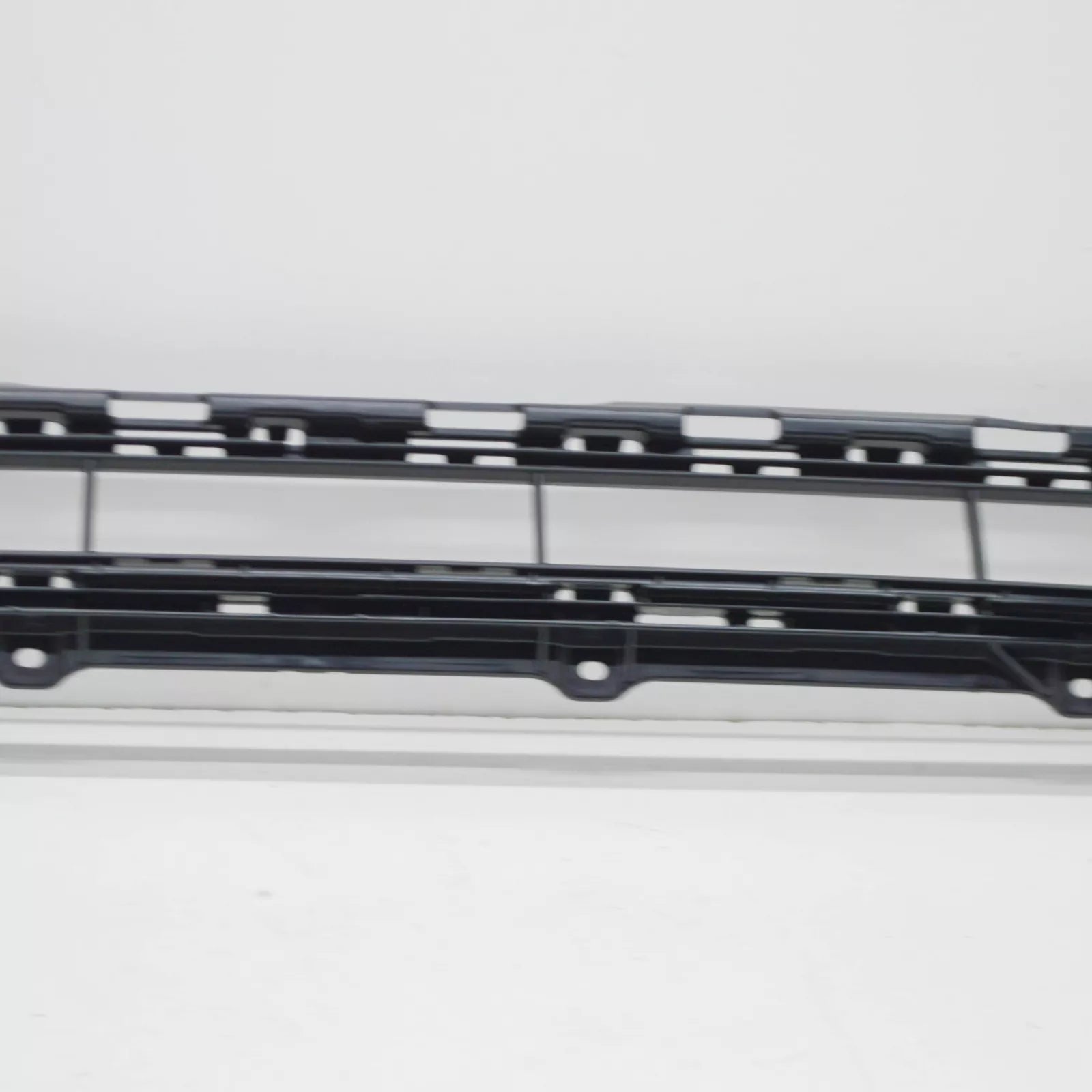 NEW AUDI Q7 4M FRONT BUMPER LOWER CENTER GRILLE 4M0807647E9B9 ORIGINAL