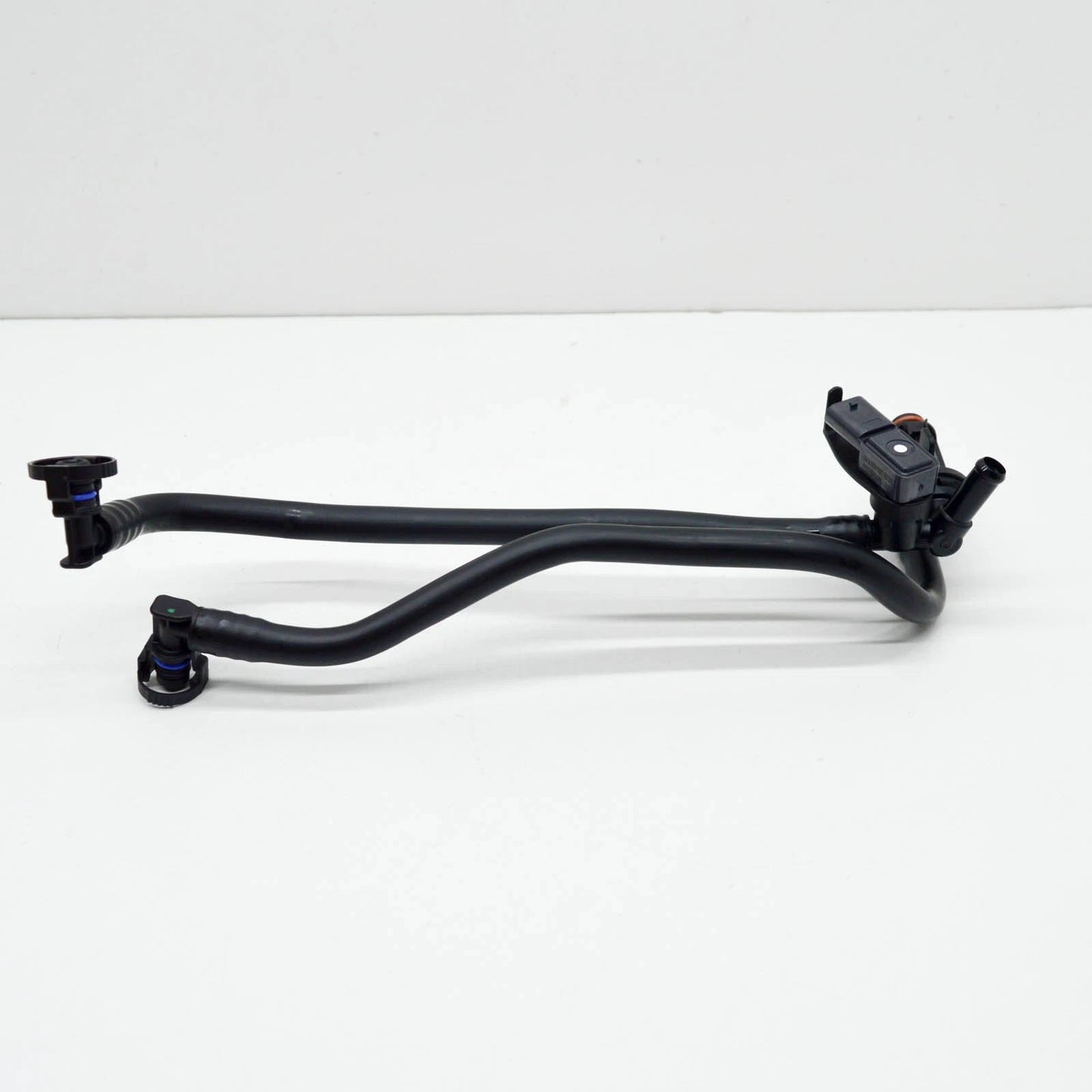 NEW MERCEDES-BENZ GLE W166 ENGINE VENTILATION TUBE A2760180100 ORIGINAL