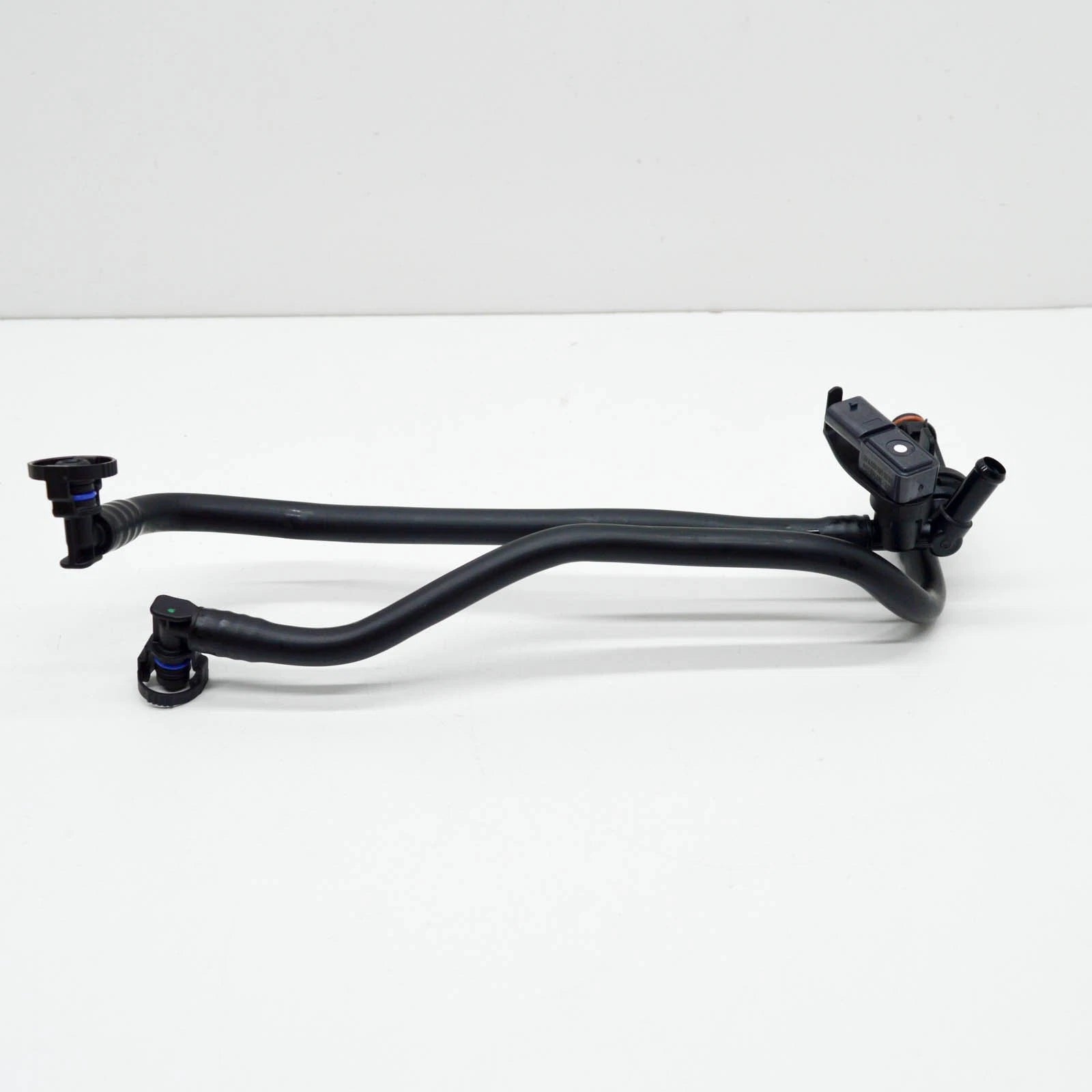 NEW MERCEDES-BENZ GLE W166 ENGINE VENTILATION TUBE A2760180100 ORIGINAL