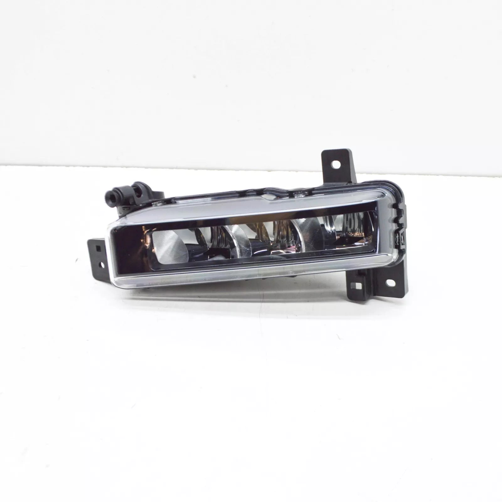 NEW BMW 1 F40 FRONT RIGHT LED FOG LIGH T63177471082