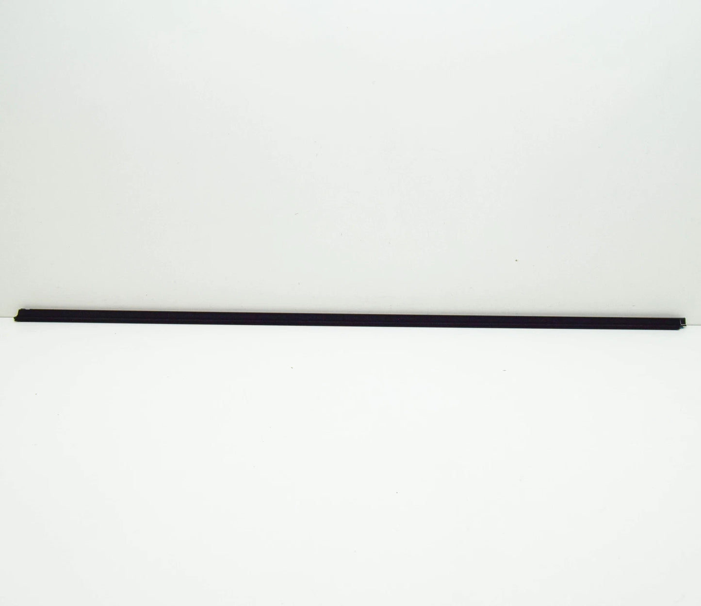 NEW BMW 3 E46 FRONT RIGHT OUTER WEATHERSTRIP 51327890454 7890454 ORIGINAL