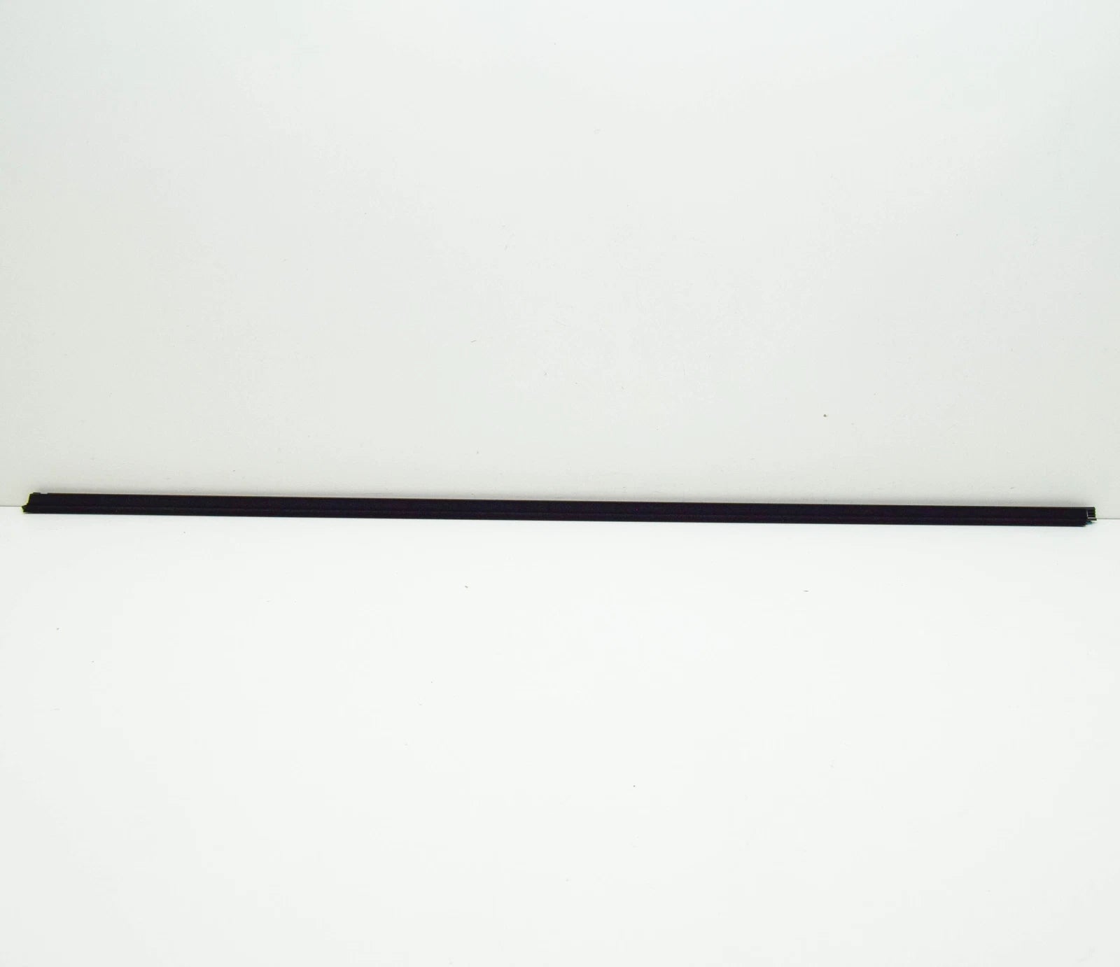 NEW BMW 3 E46 FRONT RIGHT OUTER WEATHERSTRIP 51327890454 7890454 ORIGINAL