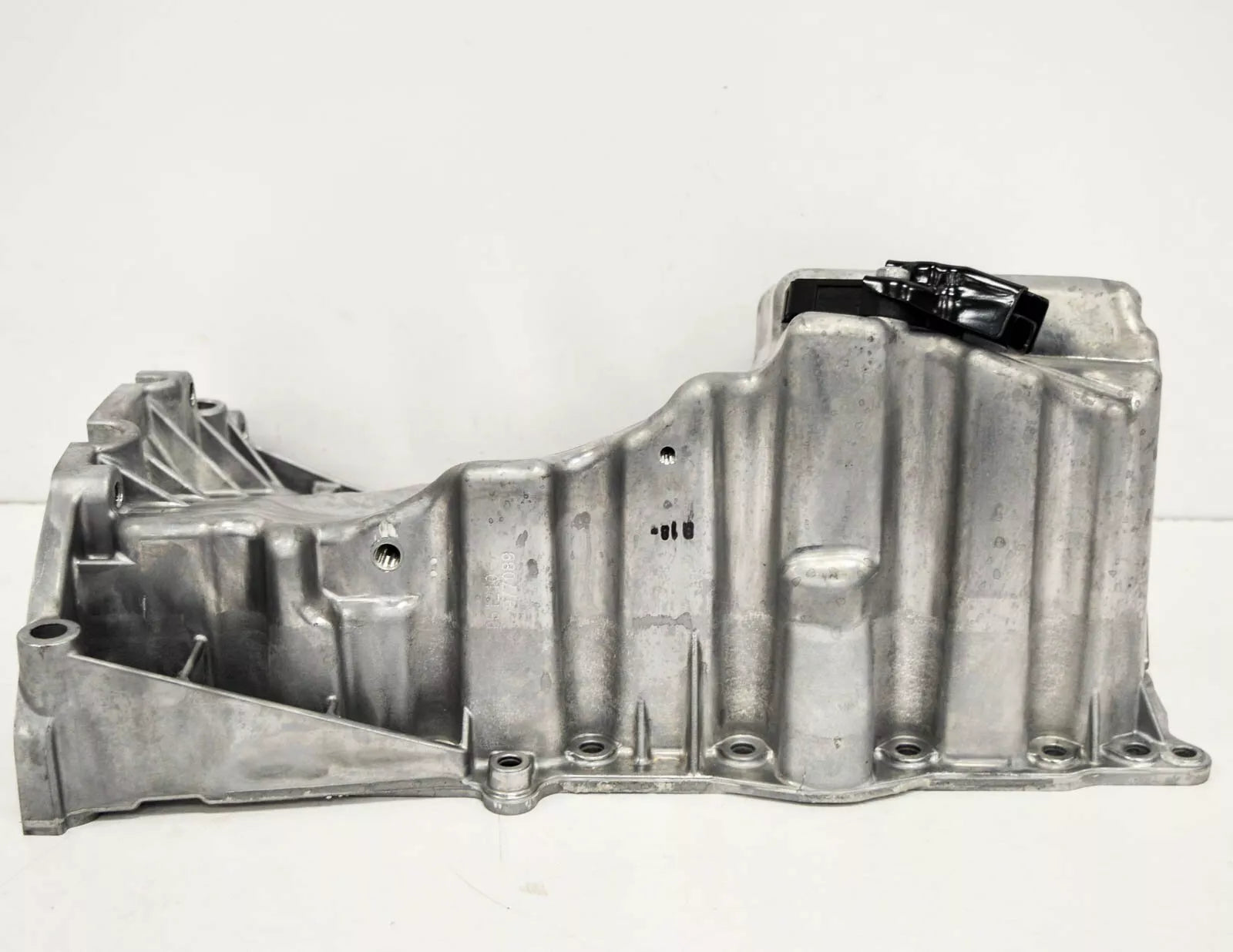 NEW AUDI A4 B9 OIL SUMP PAN 04L103601S 2.0 TDI DIESEL ORIGINAL