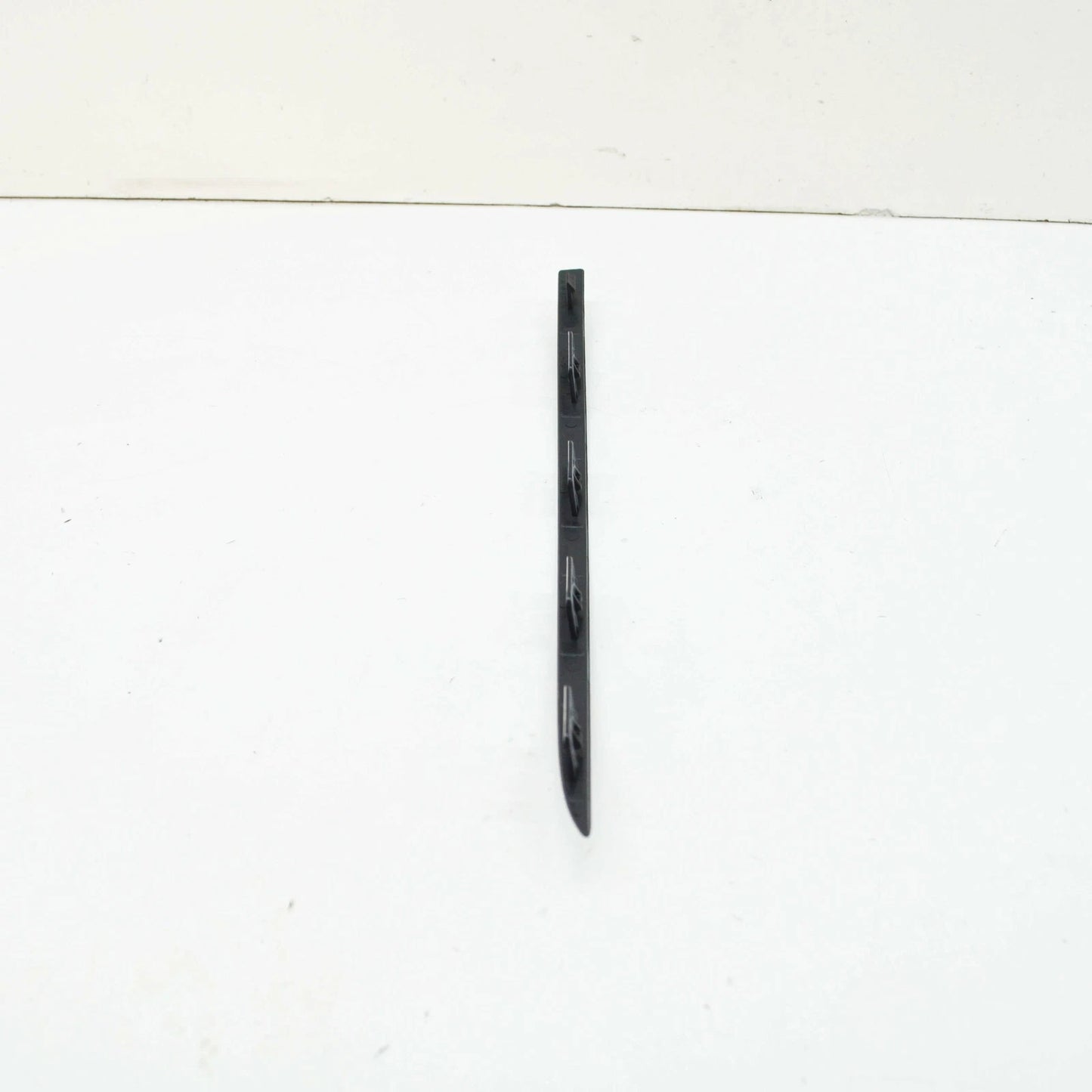 NEW MB B SPORTS TOURER W247 FRONT BUMPER RIGHT BOTTOM STRIP A2478857402 ORIGINAL