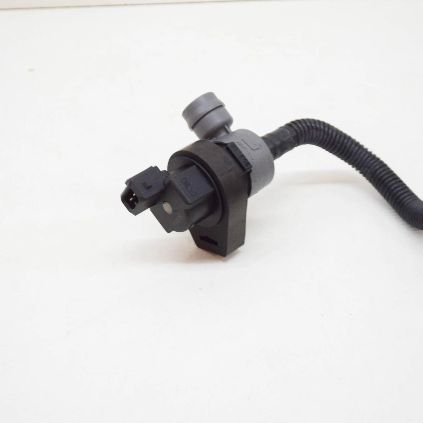 NEW BMW X3 E83 FUEL TANK BREATHER VALVE WITH PIPE 13907618647 7618647 ORIGINAL