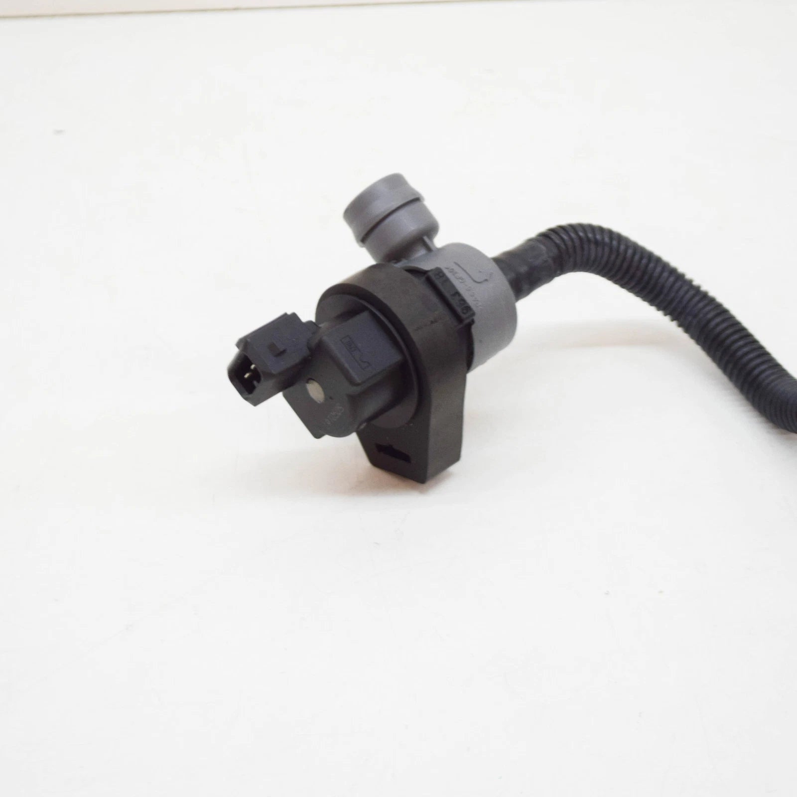 NEW BMW X3 E83 FUEL TANK BREATHER VALVE WITH PIPE 13907618647 7618647 ORIGINAL