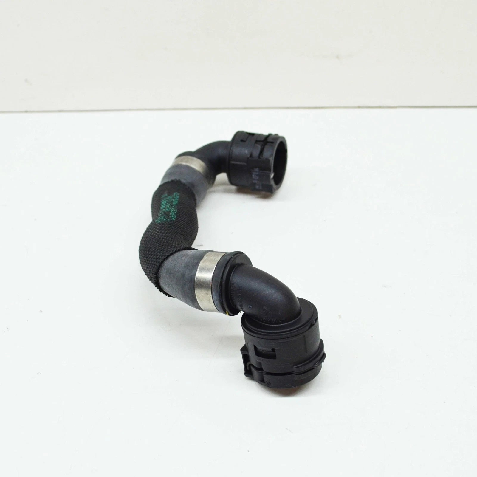 NEW BMW 5 G30 RIGHT WATER RADIATOR COOLANT HOSE 17128602613 ORIGINAL