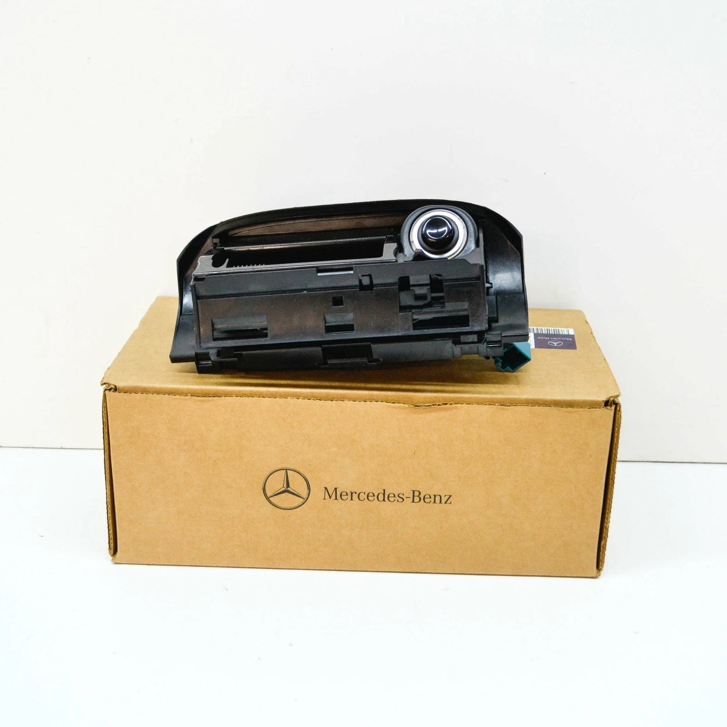 NEW MERCEDES-BENZ ML W163 FRONT CENTRAL ASHTRAY A1638100530