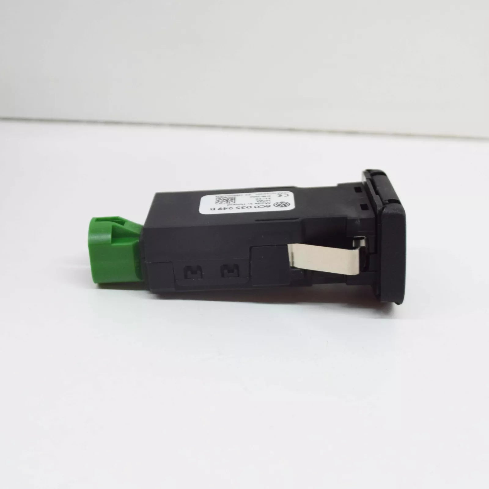 NEW VOLKSVAGEN POLO 6C USB SOCKET WITH COVER 6C0035249B