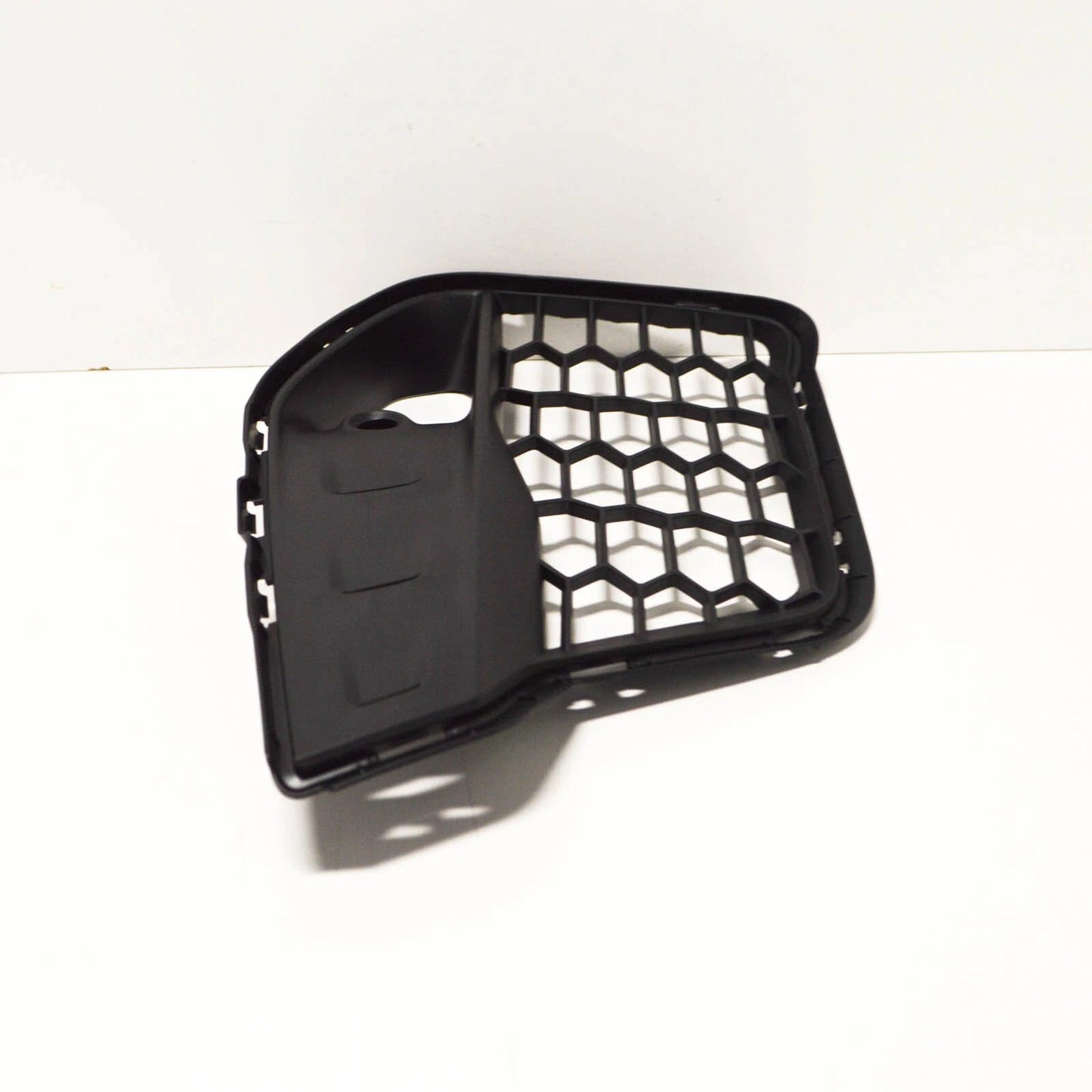 NEW BMW X6 F86 M FRONT BUMPER LEFT GRILLE 51118056261 8056261 2015 ORIGINAL