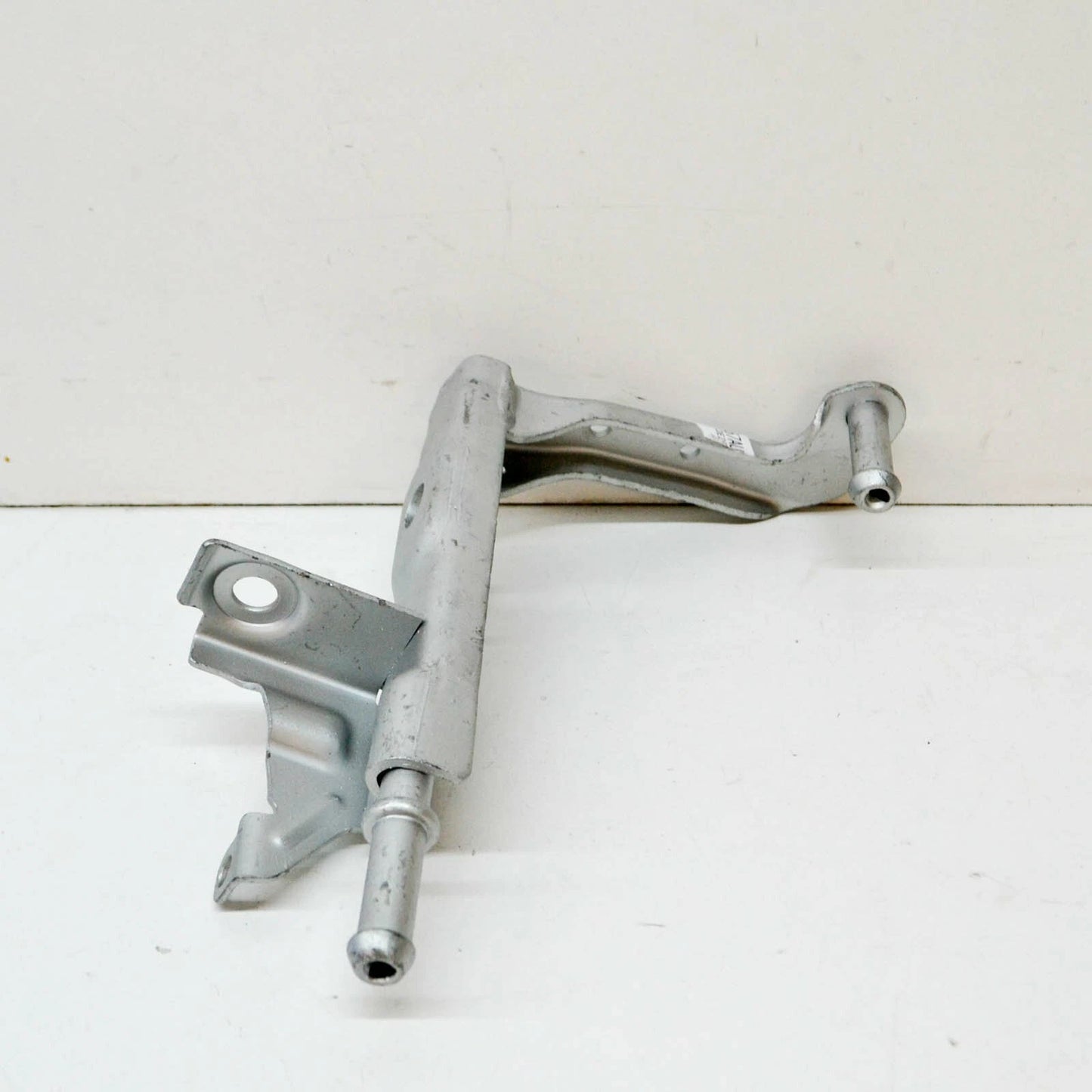 NEW MERCEDES-BENZ C W205 REAR RIGHT EXHAUST PIPE BRACKET A2054905201 ORIGINAL