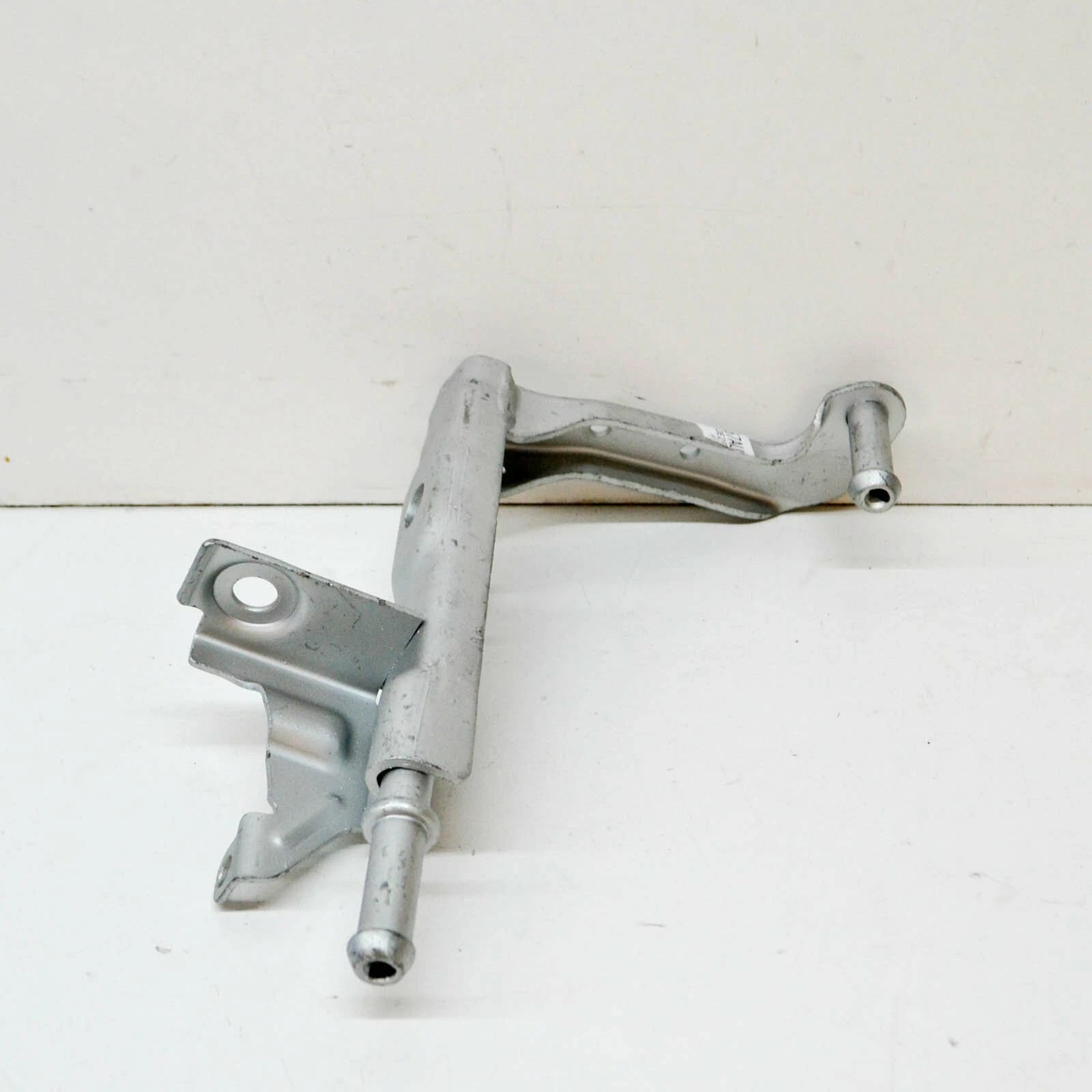 NEW MERCEDES-BENZ C W205 REAR RIGHT EXHAUST PIPE BRACKET A2054905201 ORIGINAL