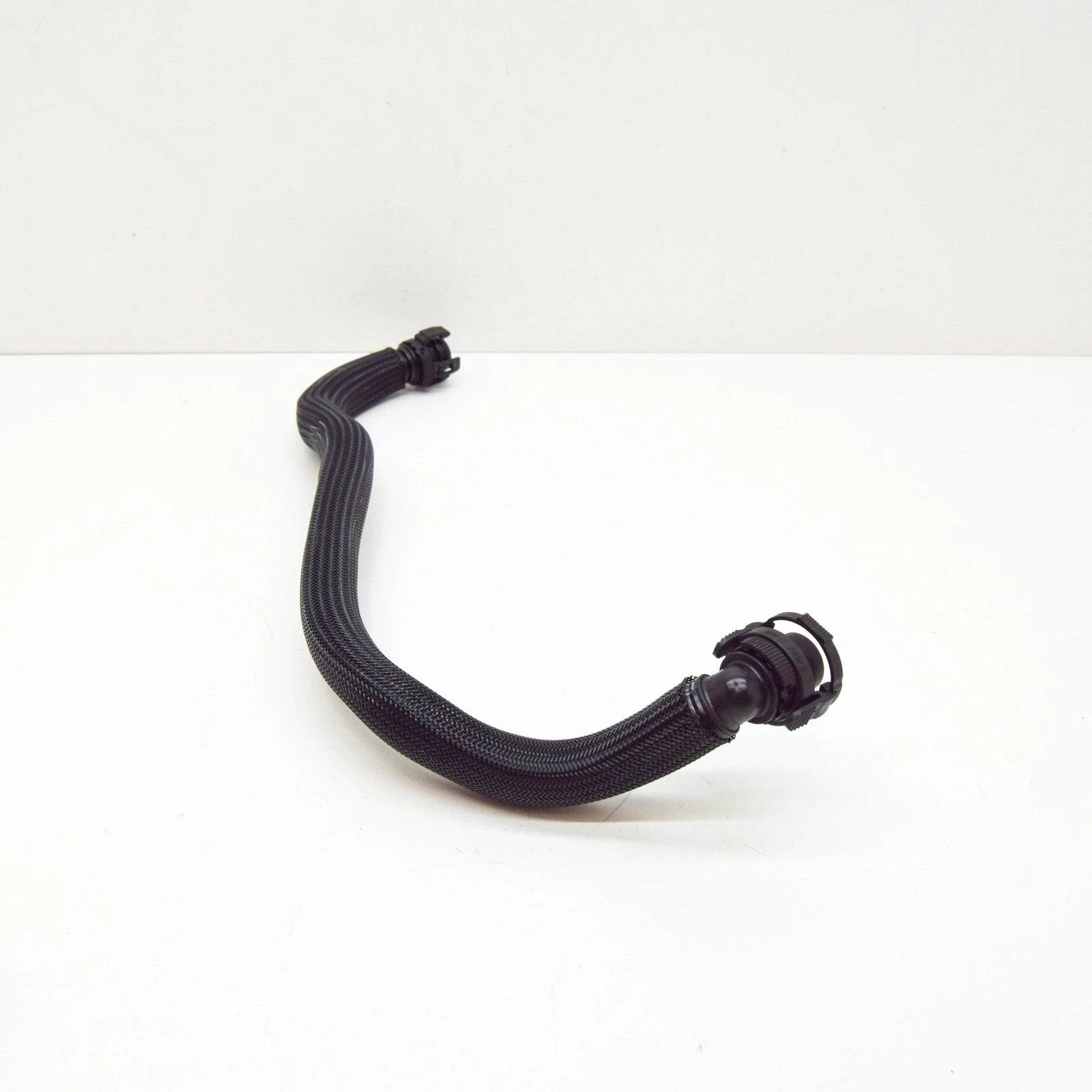 NEW BMW 6 CABRIO F12 CRANKCASE VENT PIPE 11157575640 7575640 ORIGINAL