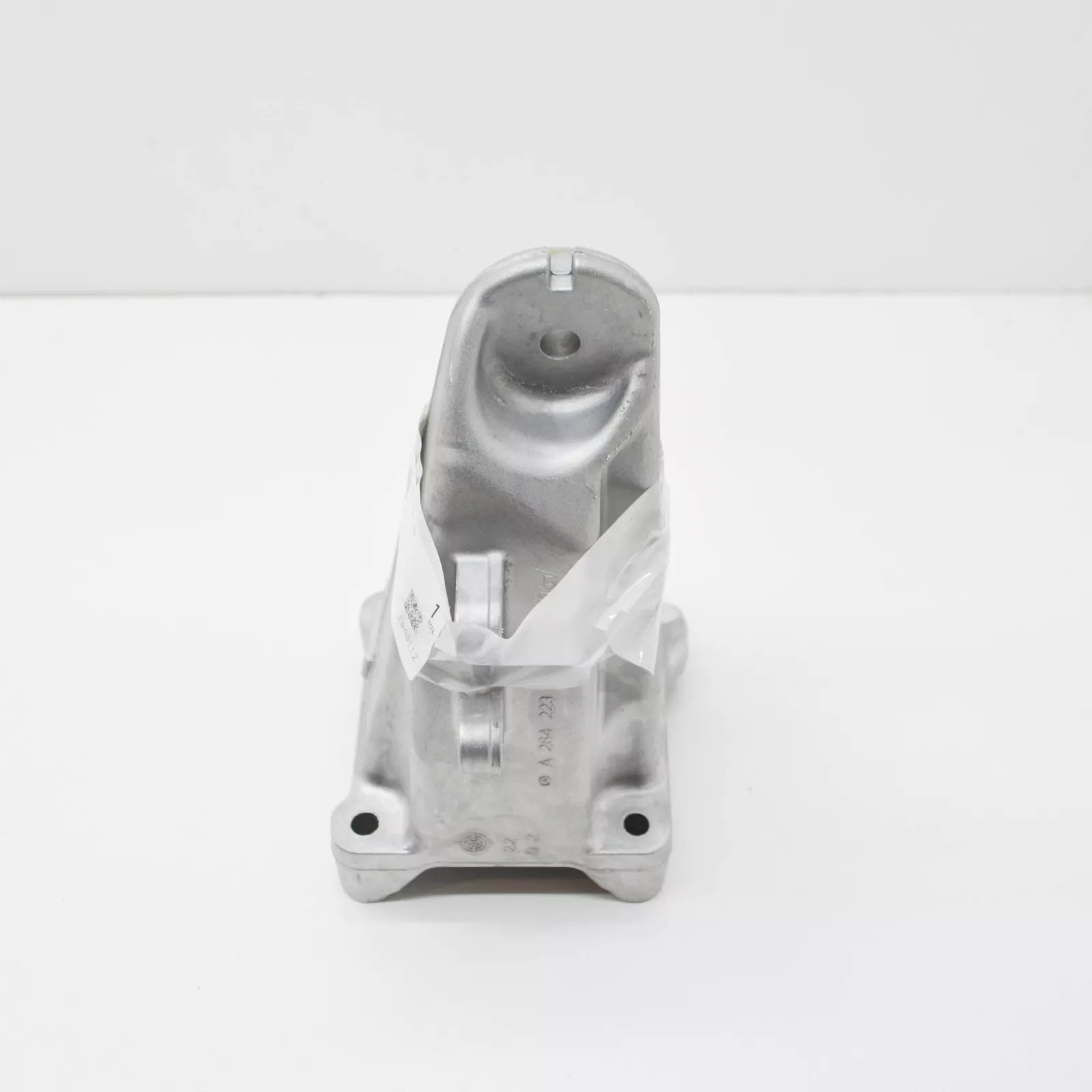 NEW MERCEDES-BENZ C W205 FRONT LEFT ENGINE MOUNT BRACKET A2642230200 ORIGINAL